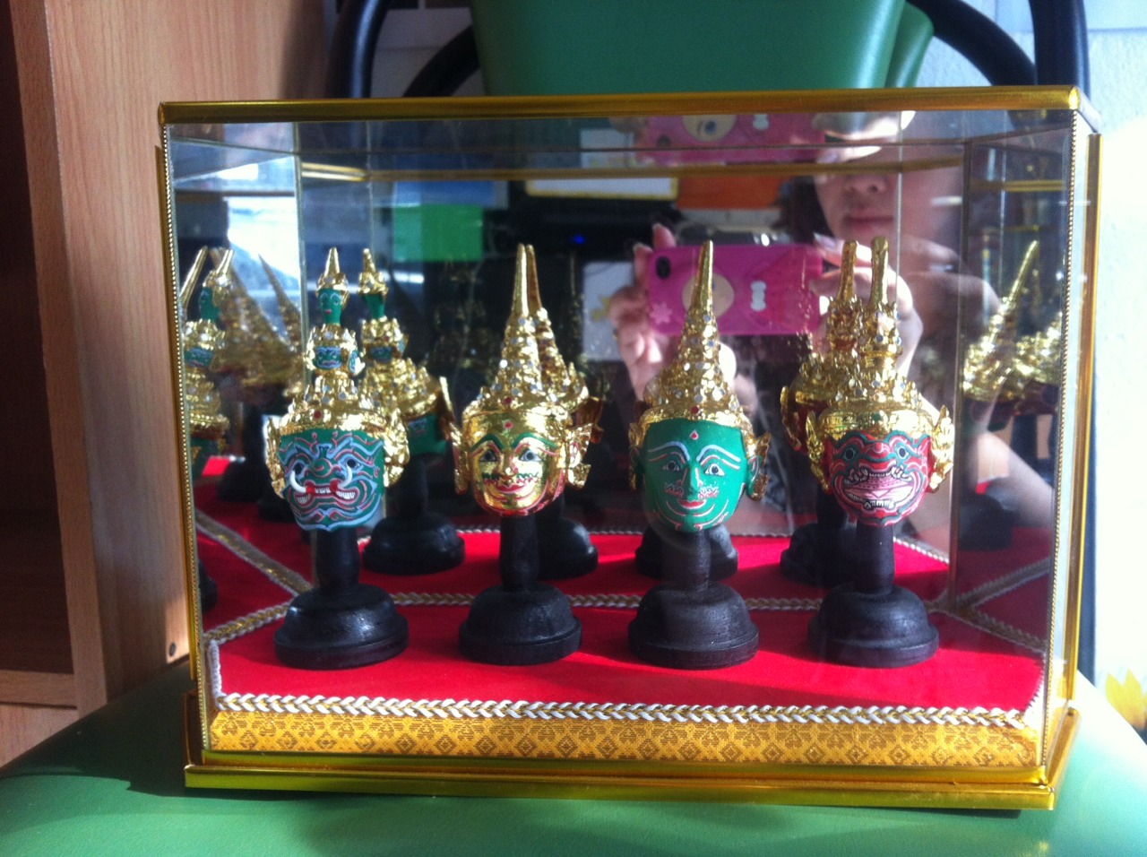 หัวโขนจิ๋ว 4 หัว จัดเป็นเซ็ท พร้อมใส่ตู้โชว์ 1 ตู้