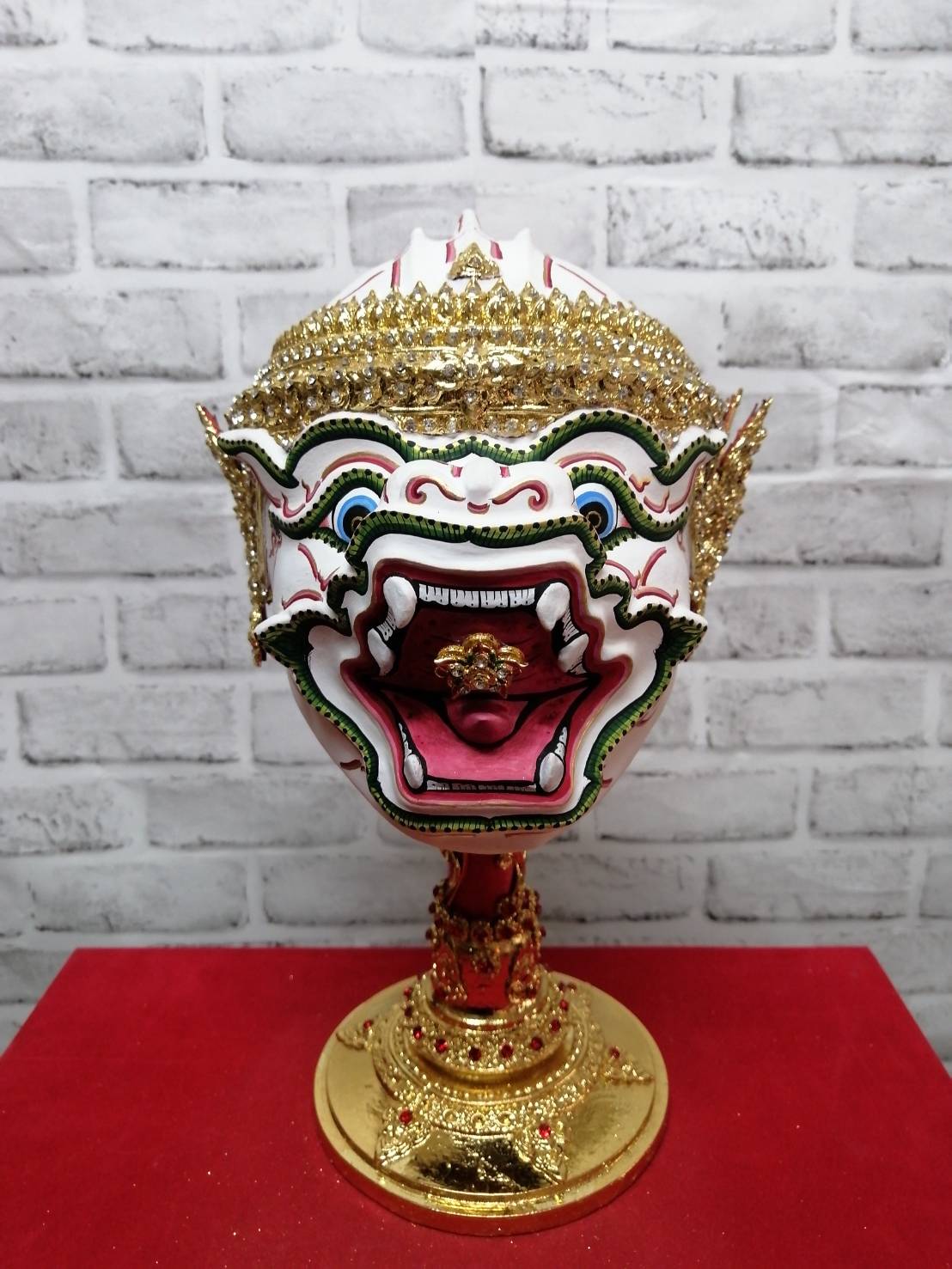 หนุมาน ขนาดผลส้มโอ (งานกระดาษ) เกรดพรีเมี่ยม พร้อมฐานปิดทองประดับเพชร