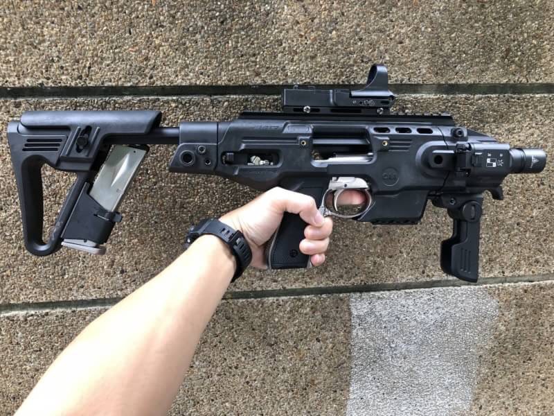 : ชุดแต่ง RONI Beretta 92f/M9A1 - พานท้ายสไลด์และยกรองแก้มได้ - มีช่องใส่แม็กสำรอง 1 ช่อง - กริปหน้าสามารถถอดออกและพับได้ - มีรูสำหรับ หูกระวิน (ไว้ติดสายสะพายปืน) - มีรางติดอุปกรณ์เสริมซ้าย-ขวาและด้านบน - มีศูนย์เล็งหน้า-หลัง - ไม่ทำให้ปืนเป็นรอย ราคา 45