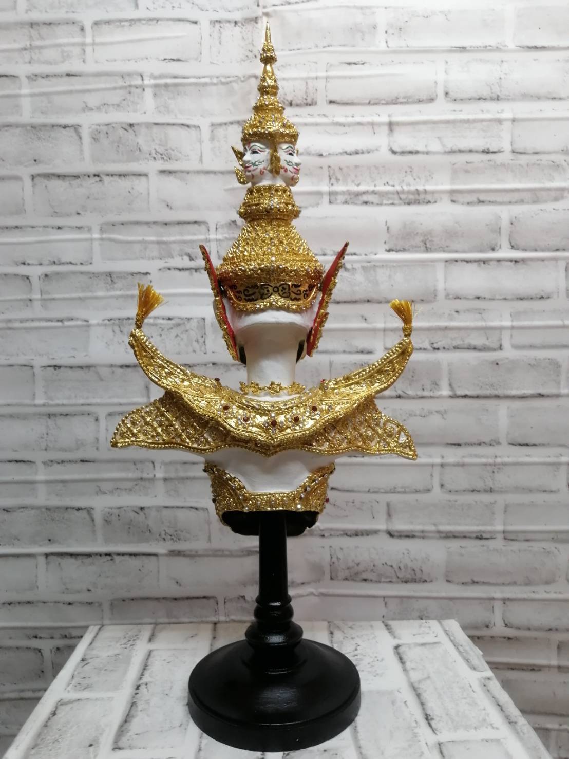 หุ่นพระพรหม พร้อมฐานไม้สีดำ