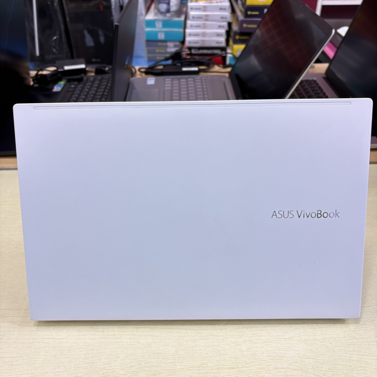 ASUS VIVOBOOK S15 S533EA – BQ050TS ติดฟิล์มกันรอยหน้าจอแล้ว สภาพเครื่อง 95%