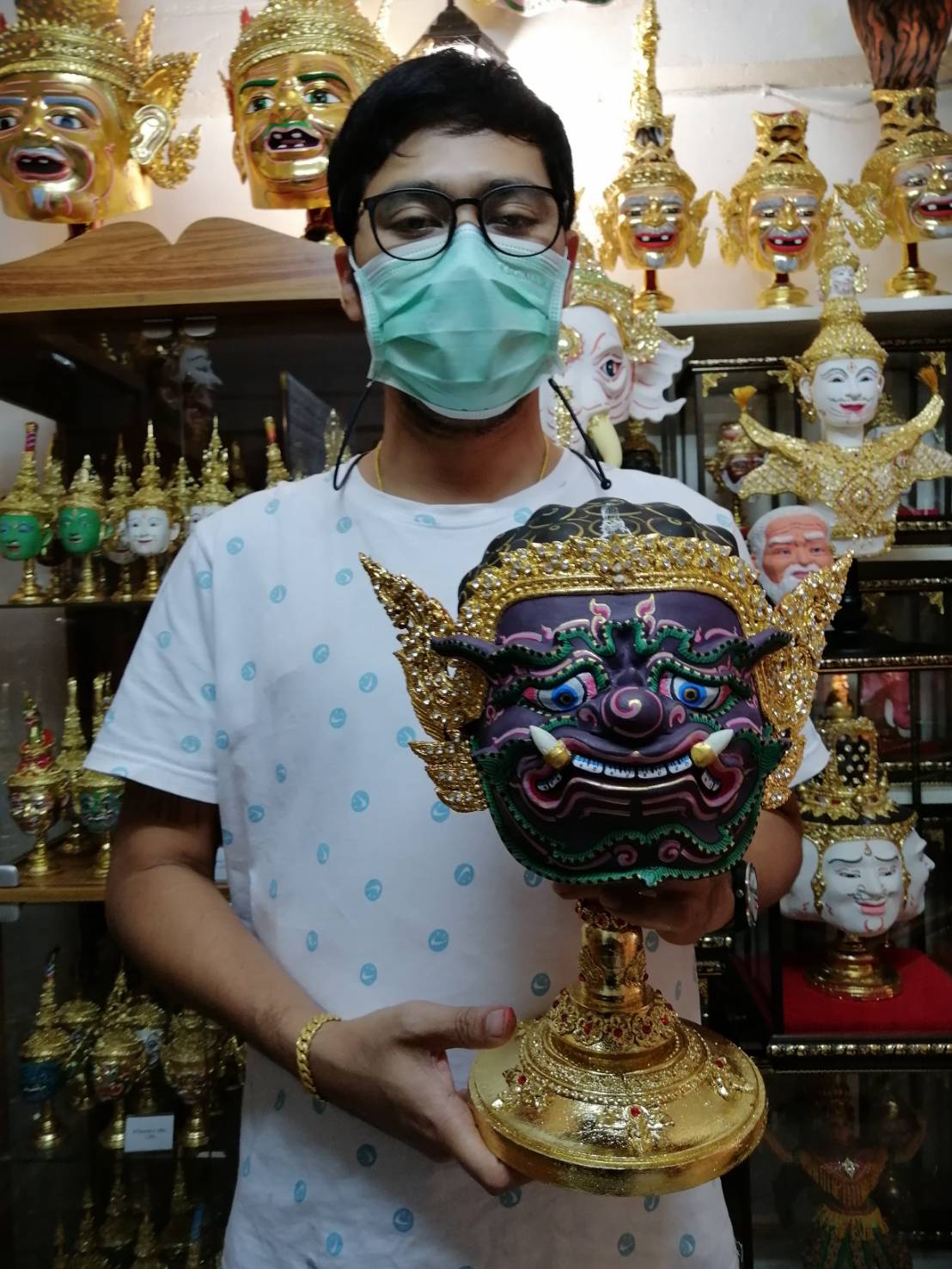 ชุดเศียรครู 10 เศียร ขนาดผลส้มโอ (เกรดพรีเมี่ยม) พร้อมฐานไม้กลึงตีลายปิดทองประดับเพชร