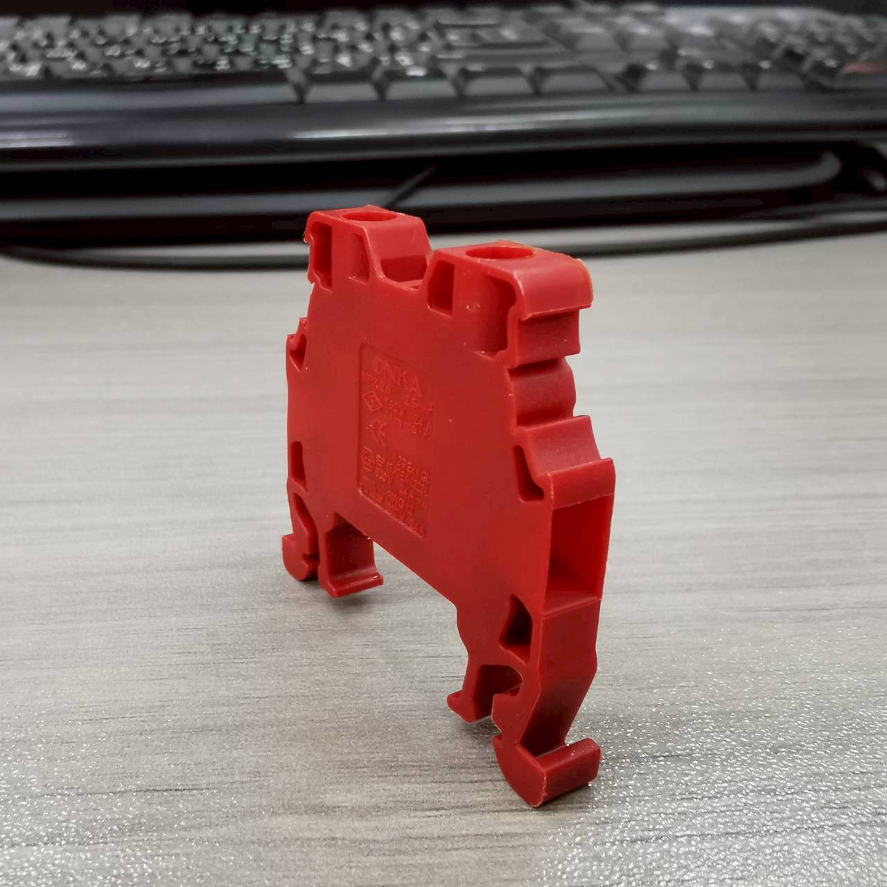 เทอร์มินอล ออนก้า 24A ใช้กับสายขนาด 2.5mm² ONKA-1017 Scewed terminal Red 1010017 MRK Series