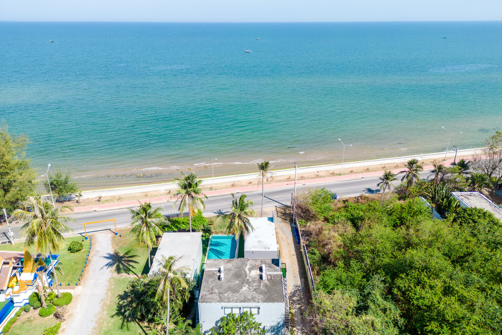 HR15008 บ้านพักติดทะเล โมเดิร์นบีช ปราณบุรี