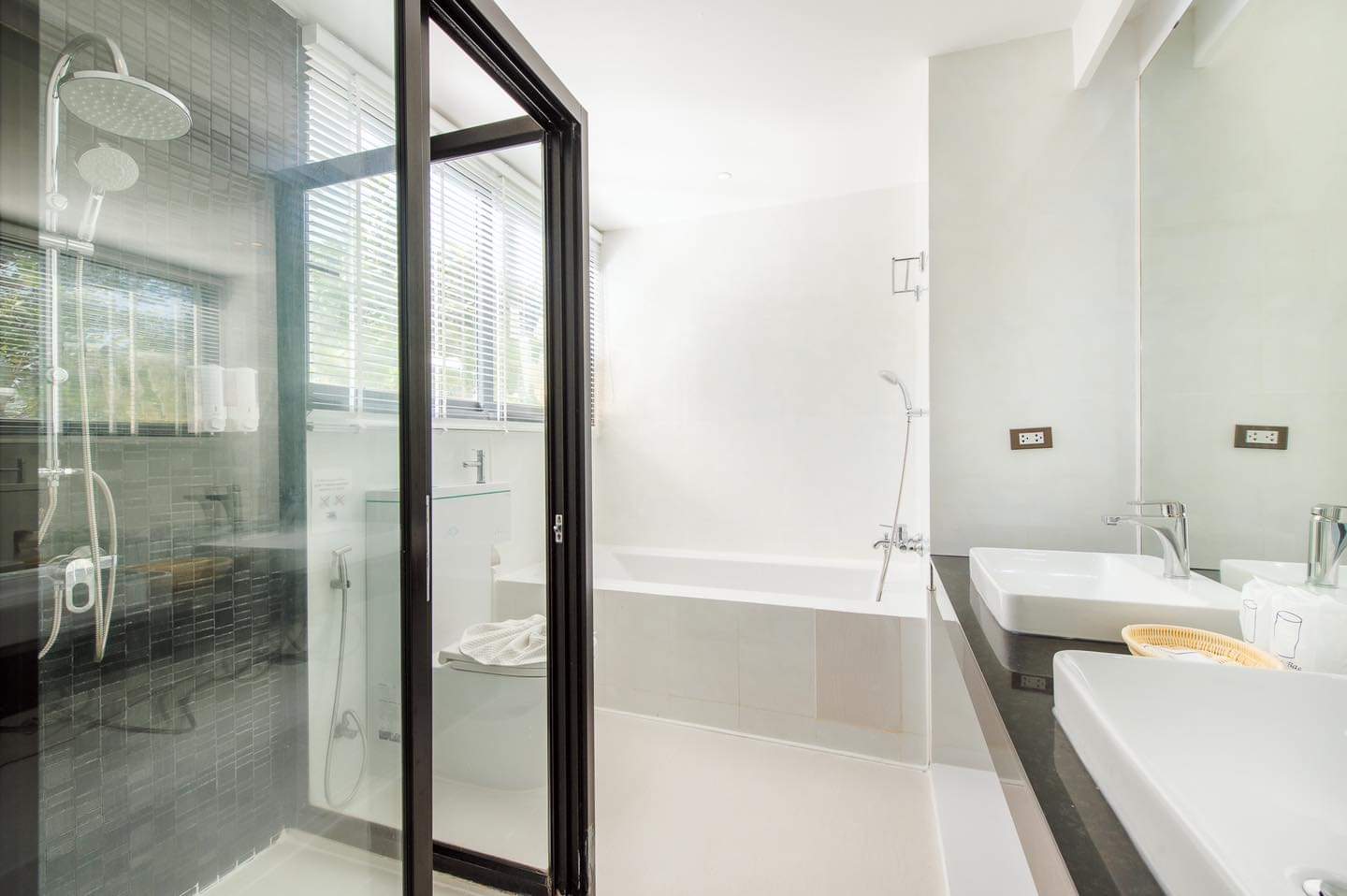 HR15008 บ้านพักติดทะเล โมเดิร์นบีช ปราณบุรี