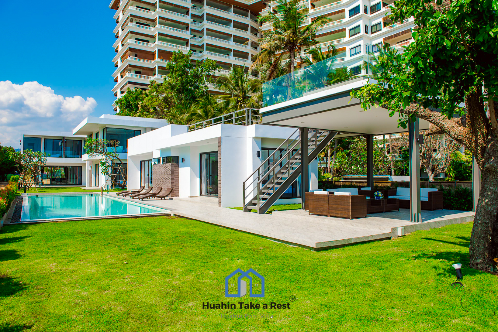 HR15039 บ้านพักติดทะเลหัวหิน The Premium Beach Villa Hua Hin