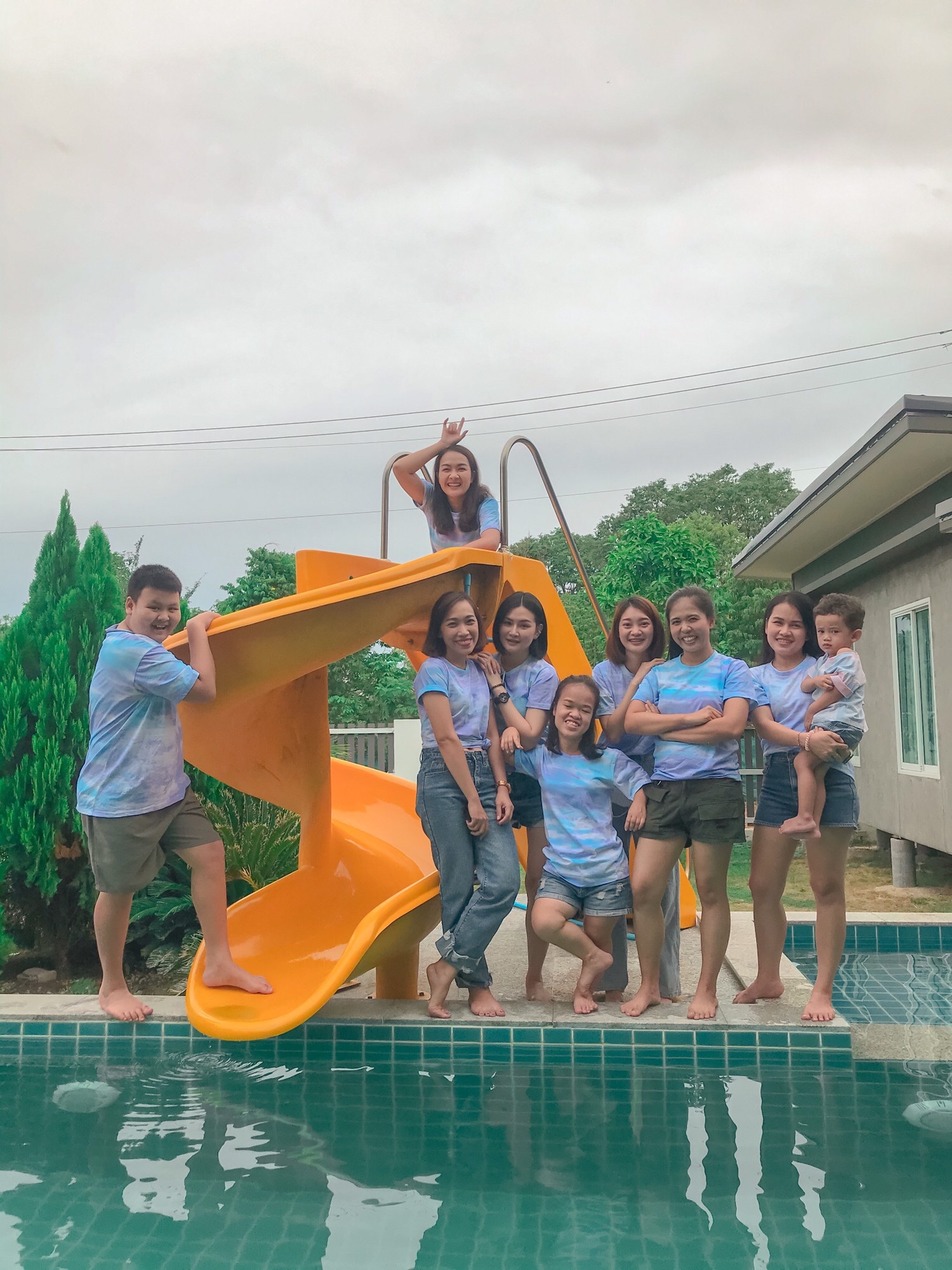 HR 5005 บ้านภูผา คาราโอเกะ โต๊ะพูล