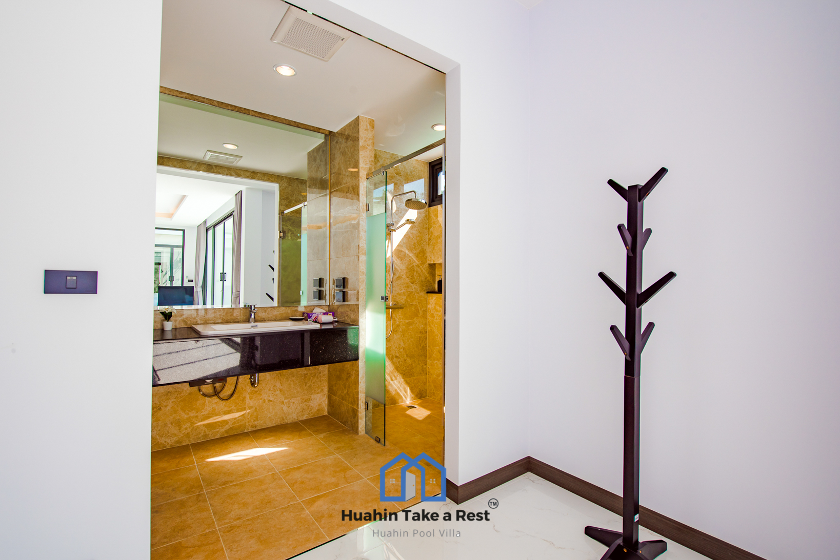 HR15039 บ้านพักติดทะเลหัวหิน The Premium Beach Villa Hua Hin