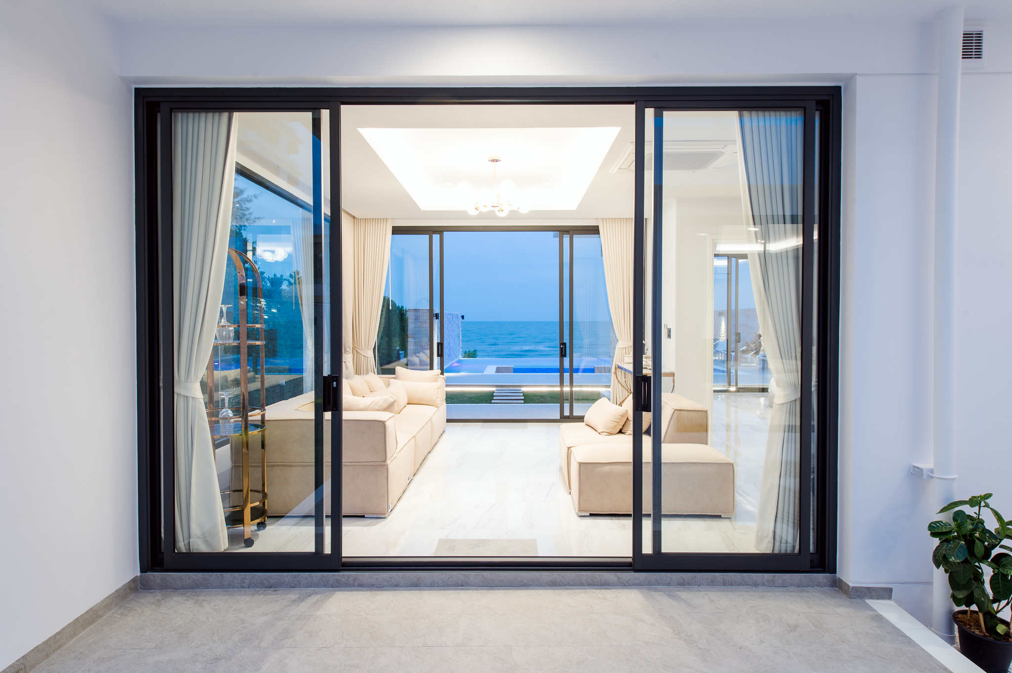 HR15066 บ้านพักติดทะเลหัวหิน The Casa Rocca Beach Villa HuaHin