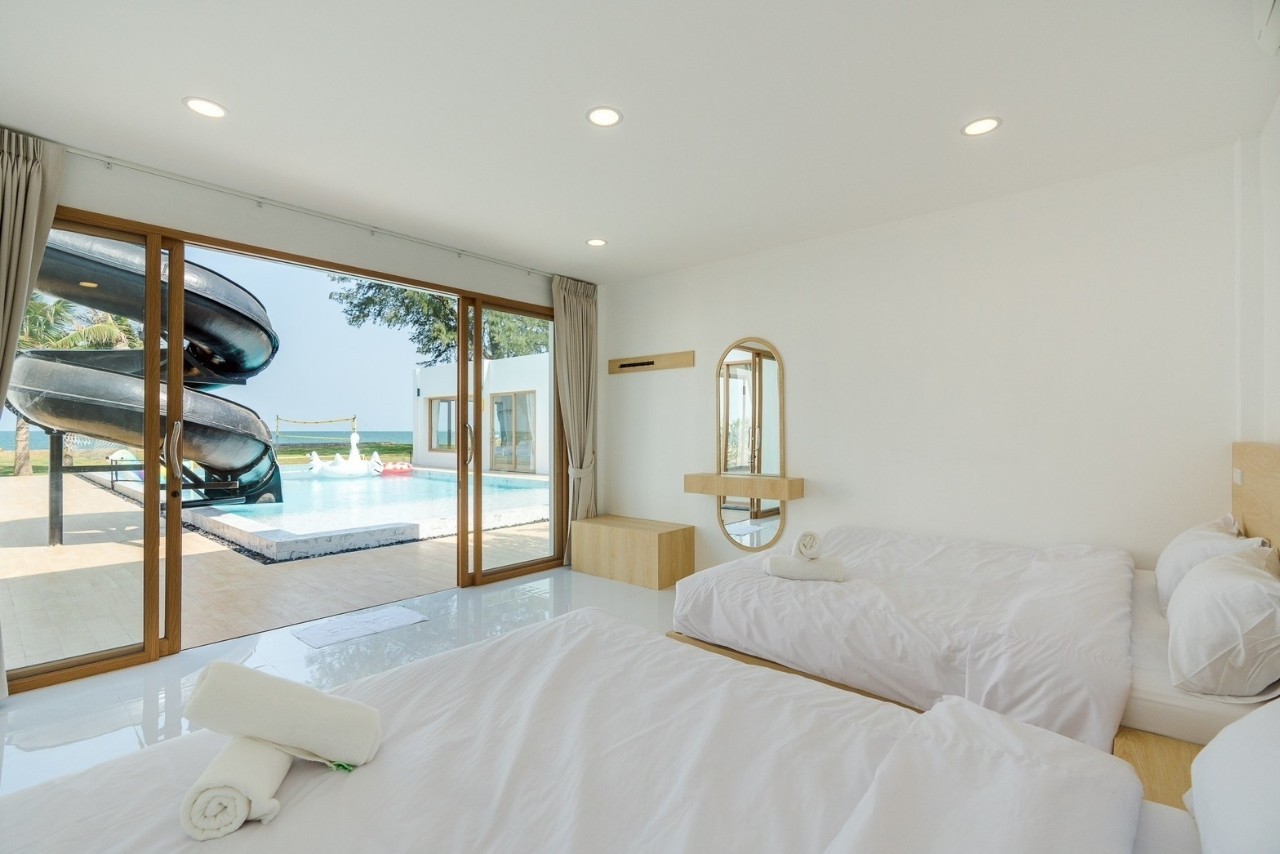 HR15080 The Bristol Beach Huahin Pool villa