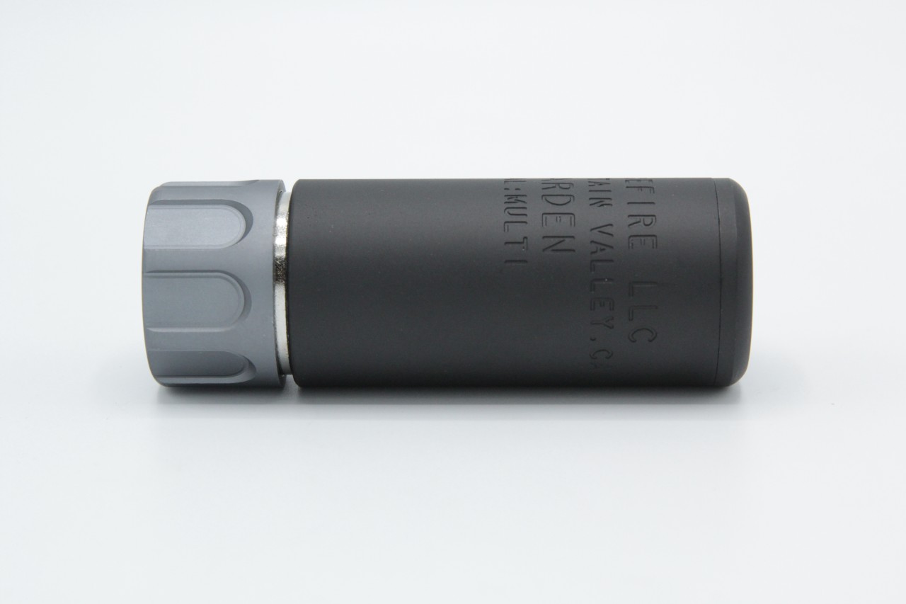 เก็บเสียง ยี่ห้อ Surefire รุ่น Warden 3.5” น้ำหนัก : 145 กรัม ขนาด : เส้นผ่านศูนย์กลางด้านนอก 3.4cm. , เส้นผ่านศูนย์กลางด้านใน 2.7cm. คุณสมบัติ : #ผลิตจากโลหะเนื้อหนา #เกรียว 14ซ้าย (สำหรับปืนบีบีกันเท่านั้น) #ถอดประกอบง่าย ติดตั้งง่าย #สามารถนำไส้เครื่อง