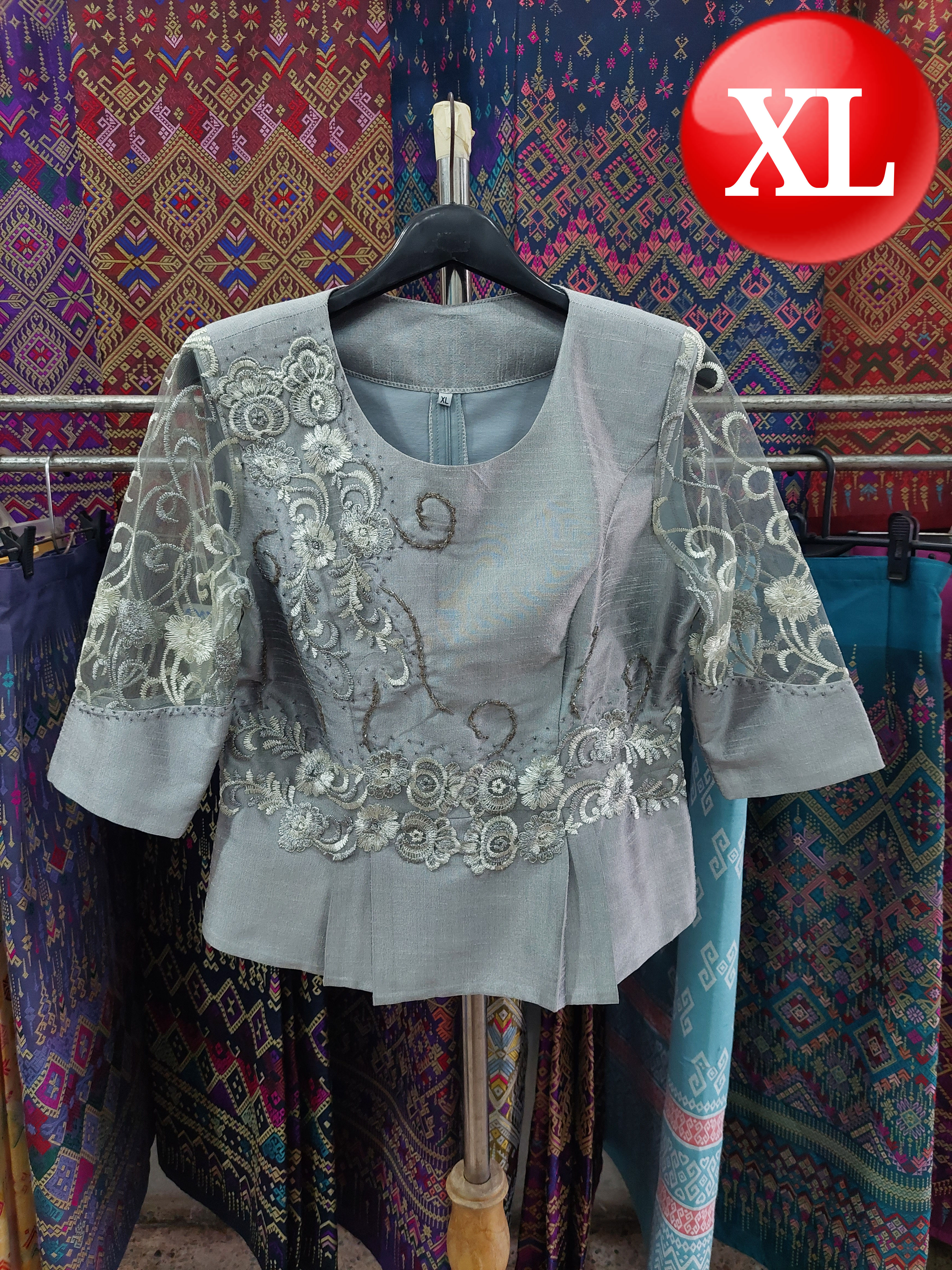 เสื้อผ้าไหมสตรี #เสื้อผ้าผ้าไหมสไตน์เกาหลีปักเลื่อม #เสื้อทำงานผ้าไทย #เสื้อผ้าไหมสไตน์หรู ตามภาพ XL
