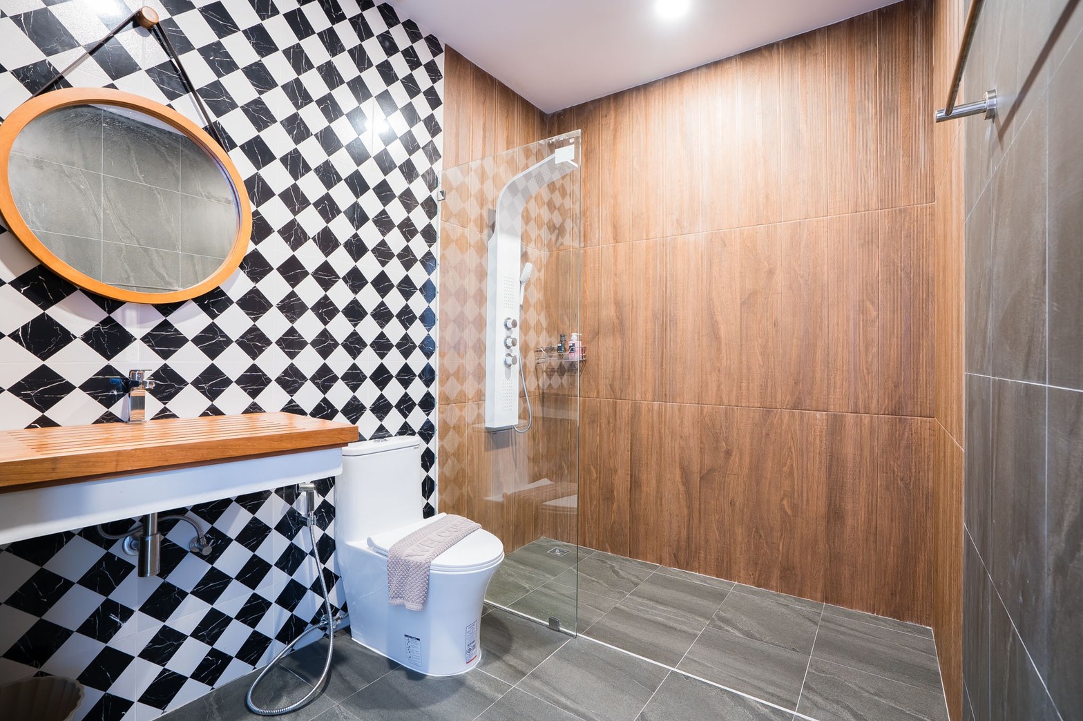 HR15060 บ้านพักติดทะเลชะอำ The Leon Beach Pool Villa Cha Am