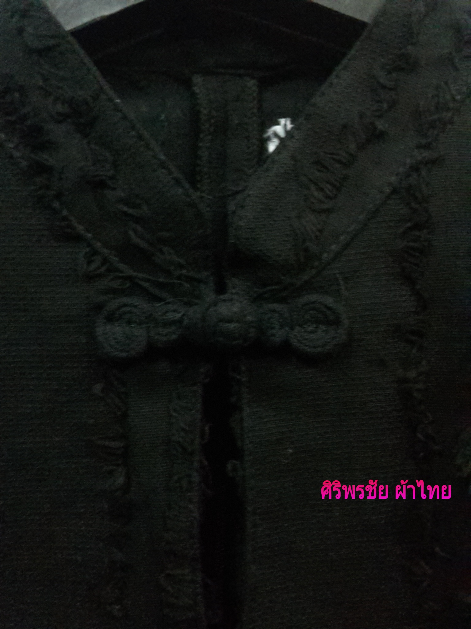 เสื้อผ้าไทยสีดำ เสื้อผ้าฝ้ายสีดำ เสื้อใส่ผ้าซิ่นสีดำ เสื้อผ้าฝ้ายสีดำคอจีนกระดุมจีนผ้าปั่นซีฟหลัง