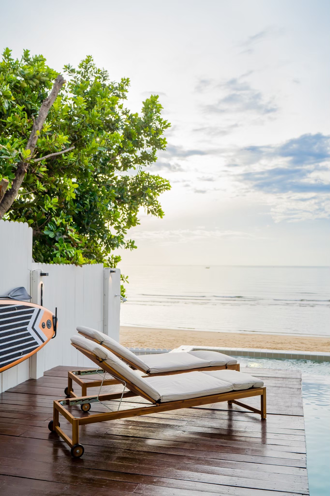 15086 บ้านพักติดทะเล De Pranburi beach villa