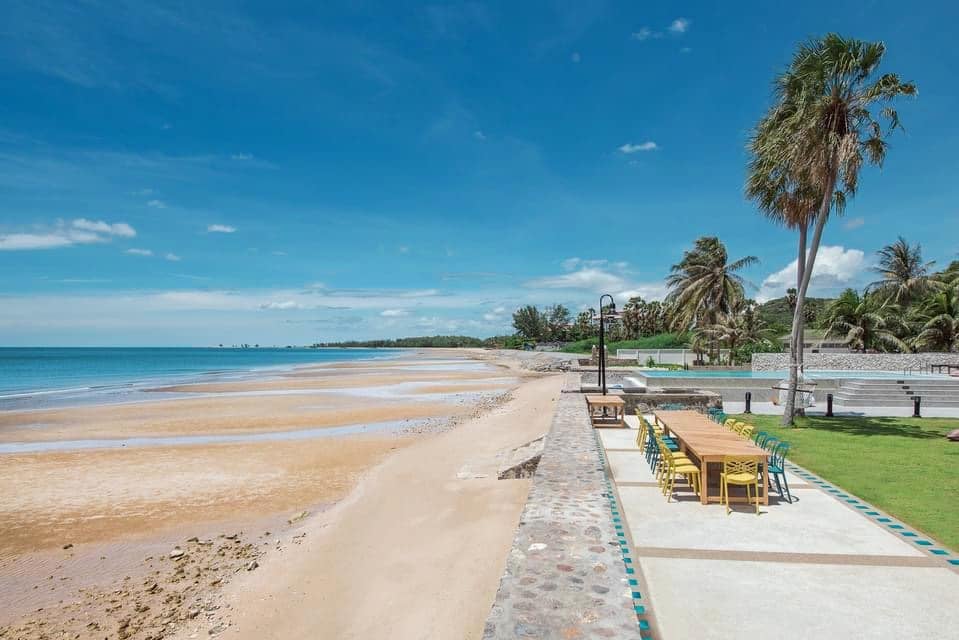 HR15042 บ้านพักติดทะเลหัวหิน The Sunny Beach Villa