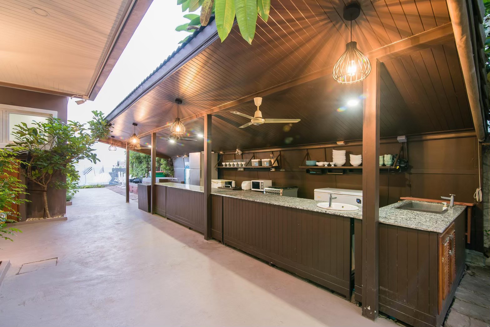 HR15045 บ้านพักติดทะเล The Moon Beach Villa