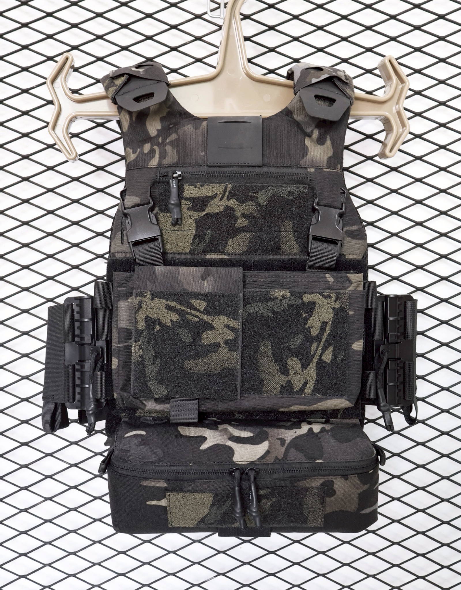 New. เสื้อเกราะปลดไว FCSK 3.1 VEST (COMPLETE SET) - FCSK 3.1 VEST 500D - MK3 TACTICAL MAG POUCH - FERRO STYLE SHOULDER PADS - MINI DANGLER DROP POUCH 500D สีพรางดำ MCBK , ไทเกอร์ Tiger