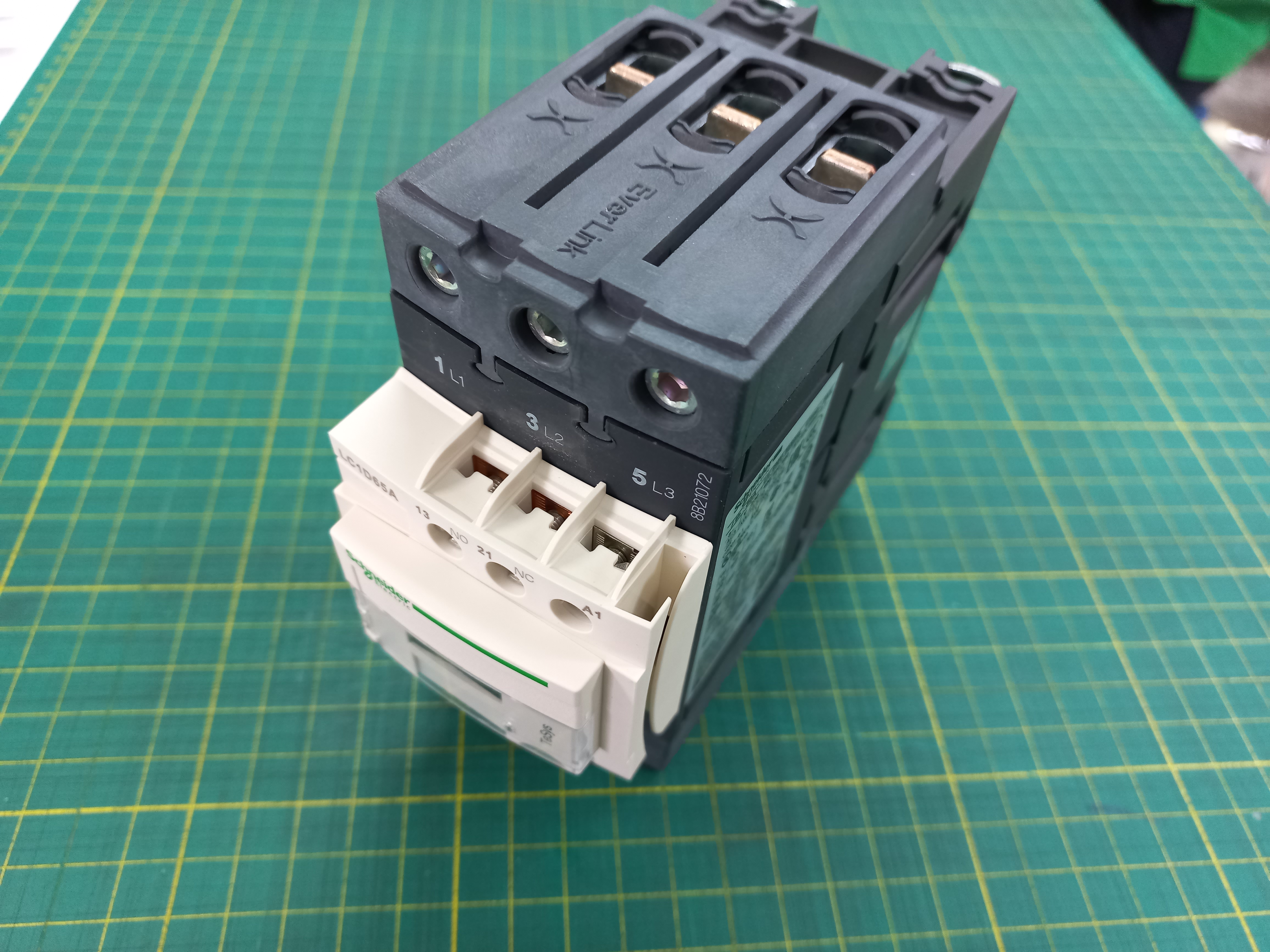 SCHNEIDER MAGNETIC TeSys D แมกเนติก 3เฟส รุ่น LC1D65AM7 220VAC
