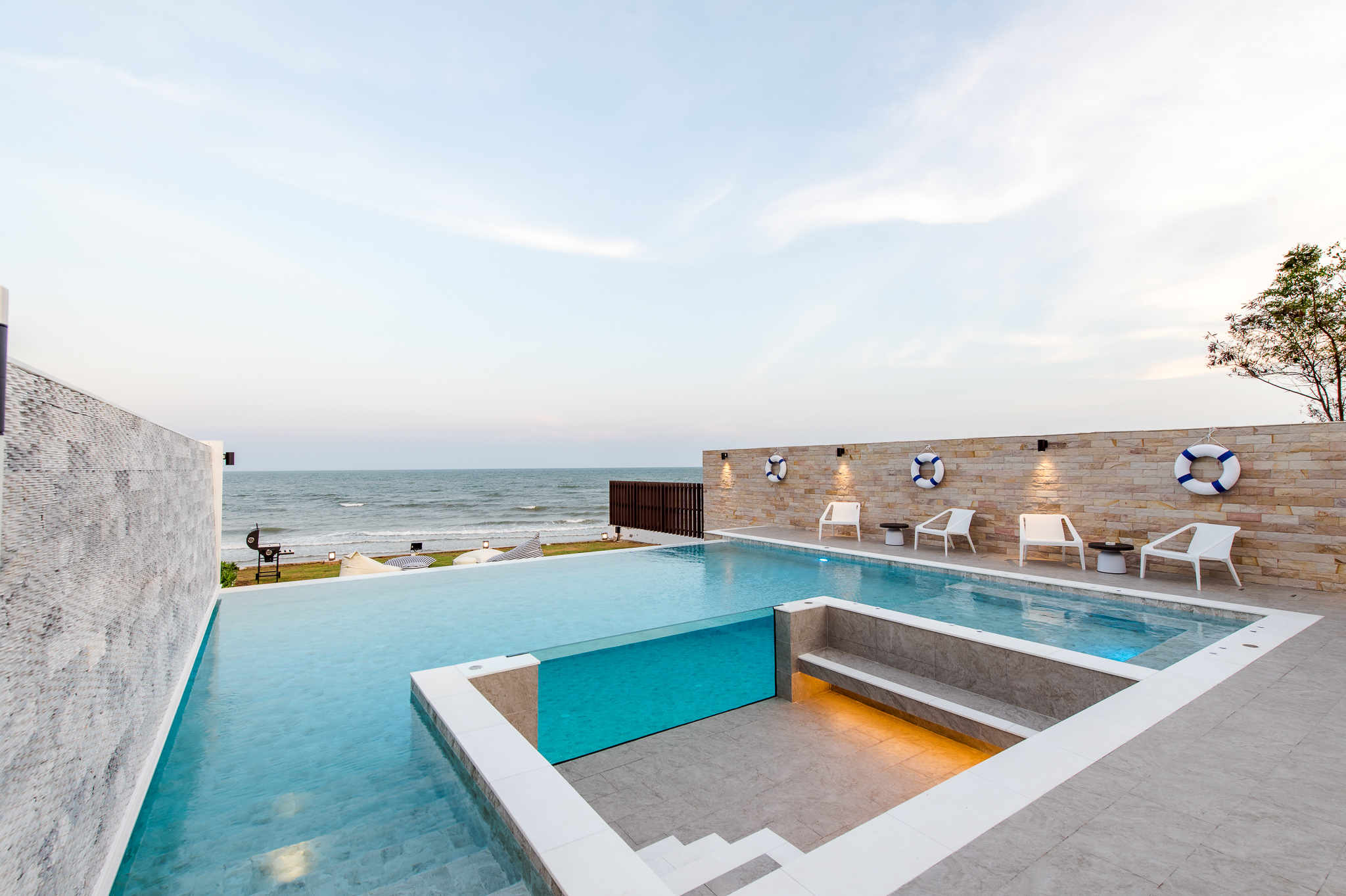 HR15066 บ้านพักติดทะเลหัวหิน The Casa Rocca Beach Villa HuaHin