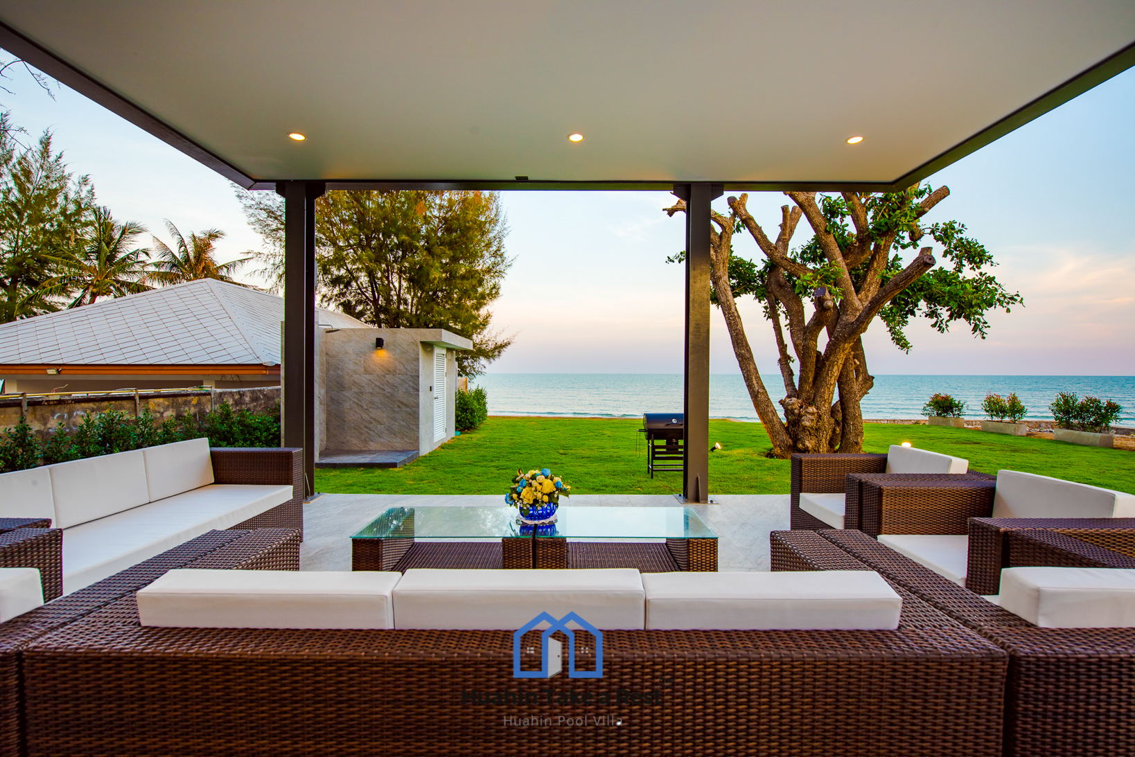 HR15039 บ้านพักติดทะเลหัวหิน The Premium Beach Villa Hua Hin