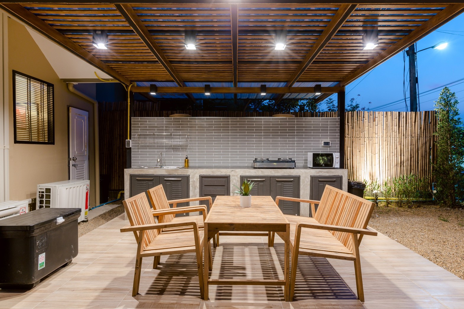 HR15055 บ้านพักติดทะเล The Coastal Vista Beach Villa