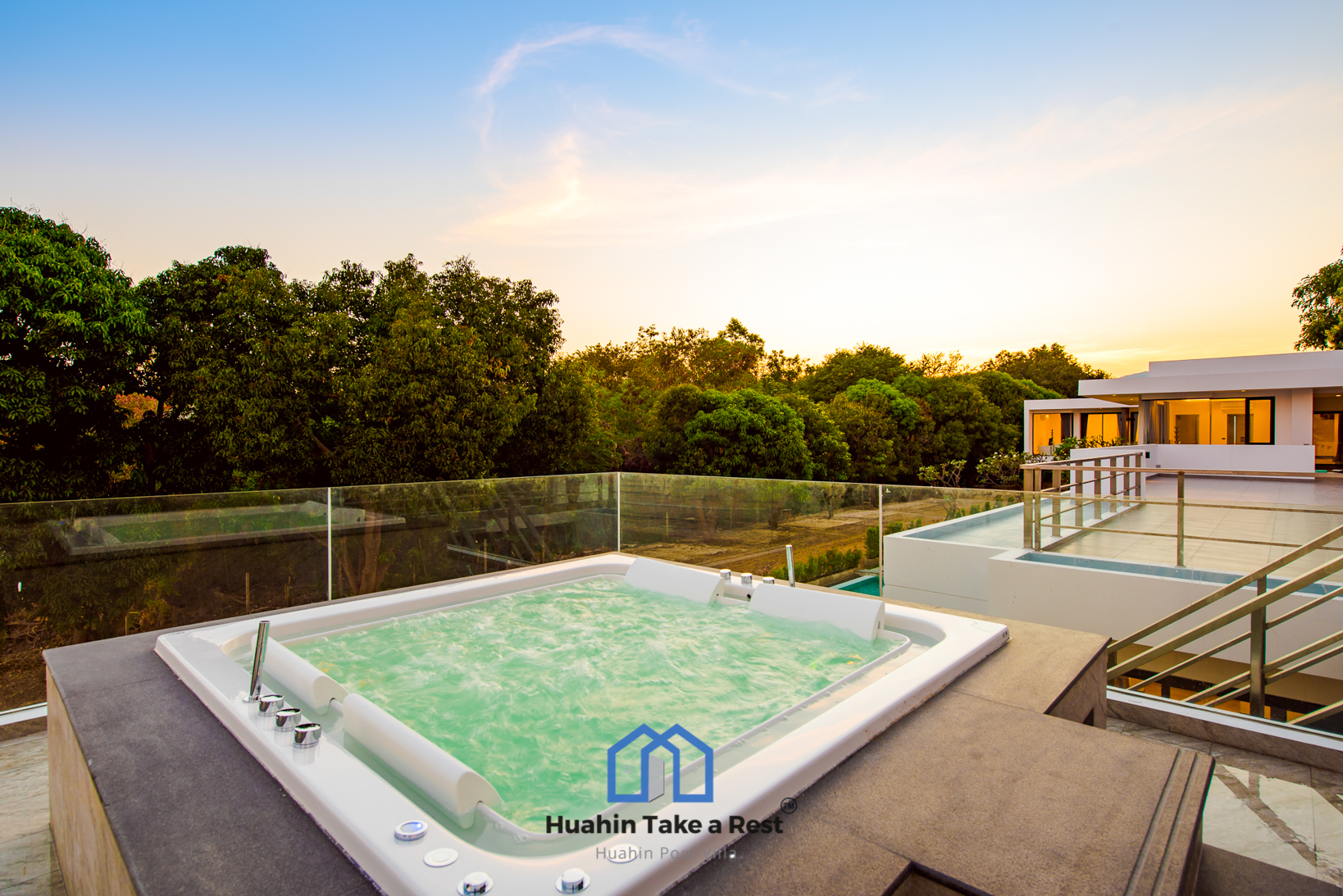 HR15039 บ้านพักติดทะเลหัวหิน The Premium Beach Villa Hua Hin