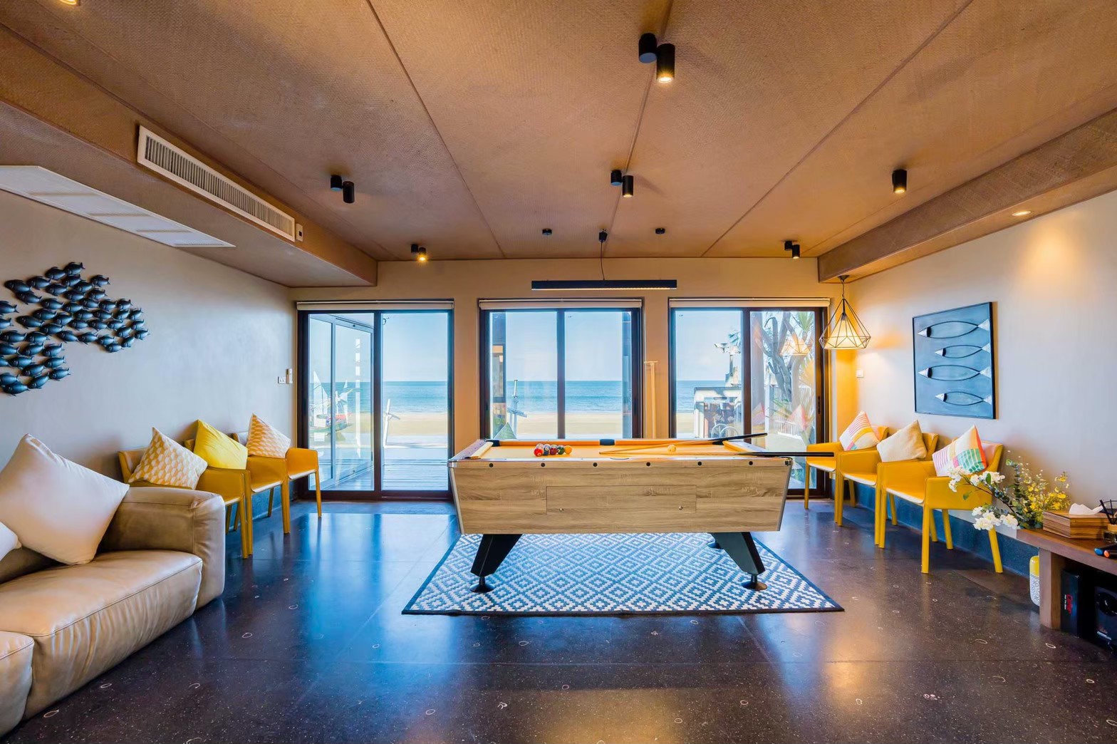 HR15064 บ้านพักติดทะเล The Ocean Beach Villa, Sam Roi Yod.