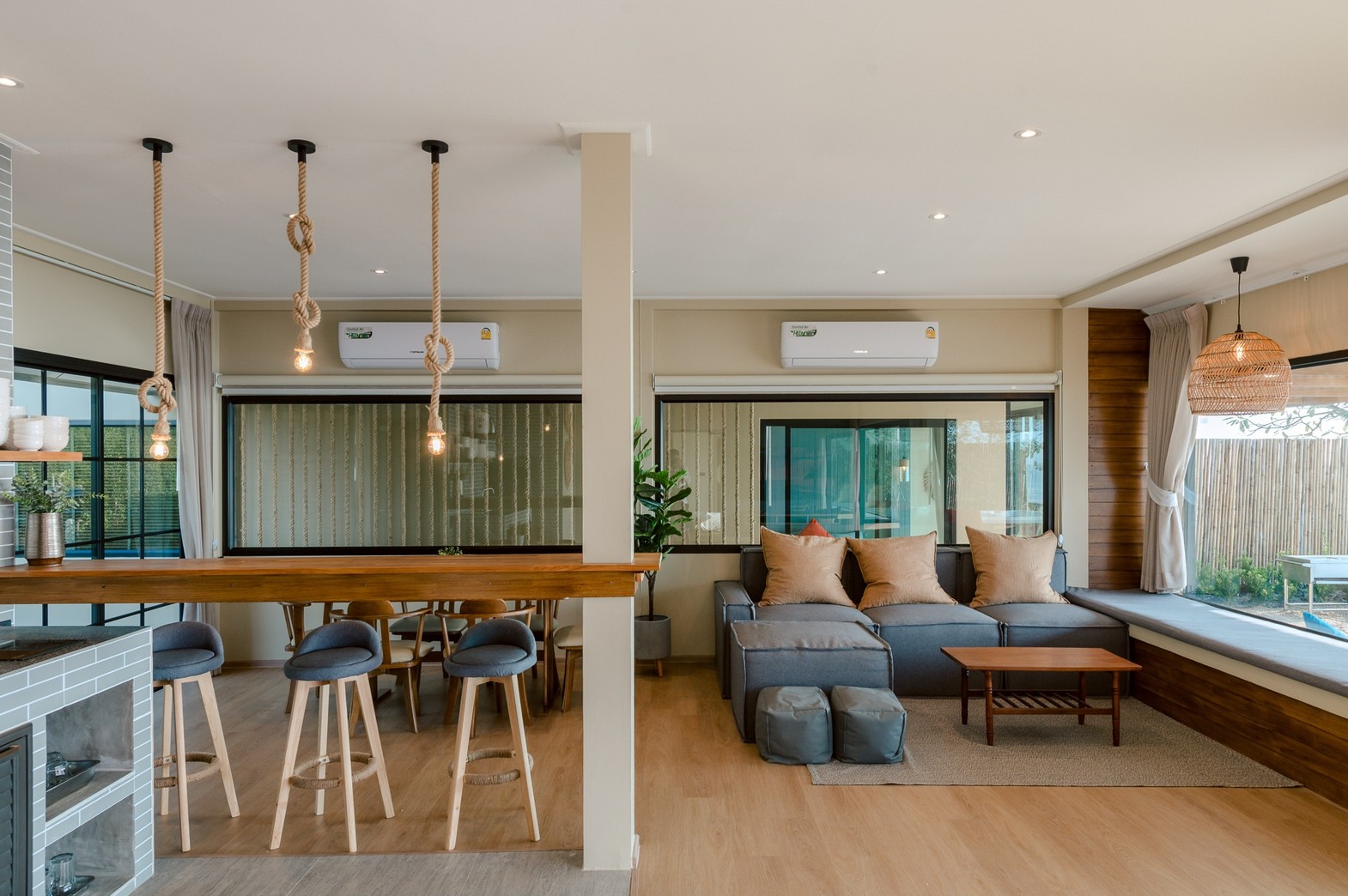 HR15055 บ้านพักติดทะเล The Coastal Vista Beach Villa