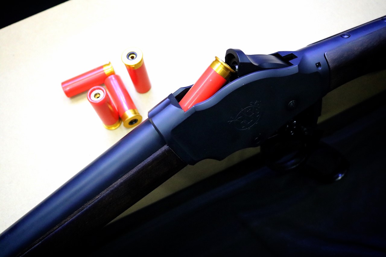 https://youtu.be/9hVXLj9y2DQ FLW Marushin + Creation M1887 Terminator 2 6mm Gas Shotgun Long Ver ราคา: 23,500 บาท วัสดุ: โลหะและไม้ handguard / Grip (บาร์เรลด้านนอกเป็นพอลิเมอร์) ความจุ: 5 นัด (6mm BB x3 นัดต่อเชลล์) ระบบ: ระบบ Lever Action และ Shell Ejec