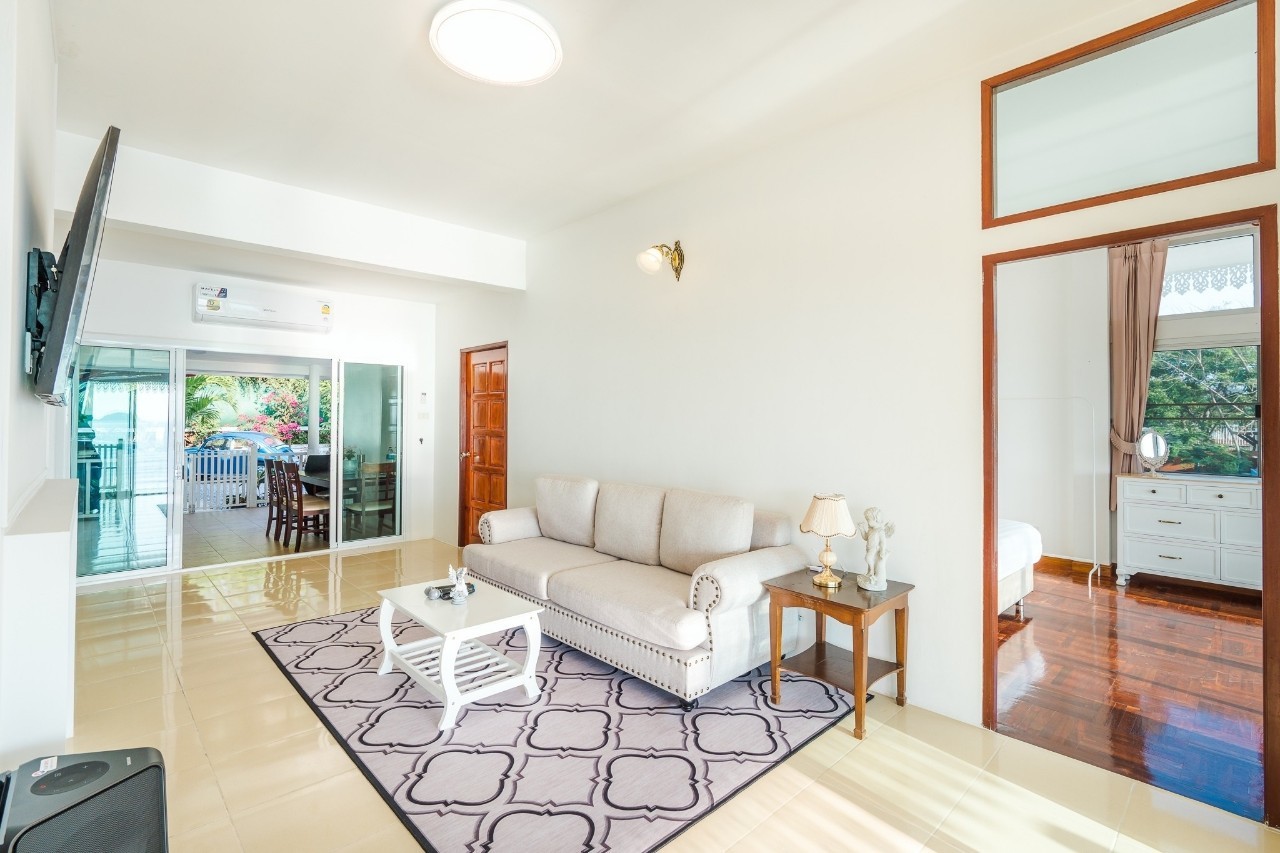 HR15076 บ้านพักติดทะเลหัวหิน The Luxe Beach Villa