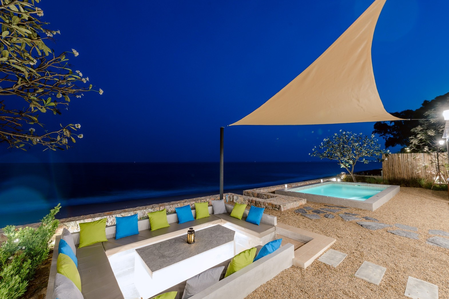 HR15055 บ้านพักติดทะเล The Coastal Vista Beach Villa