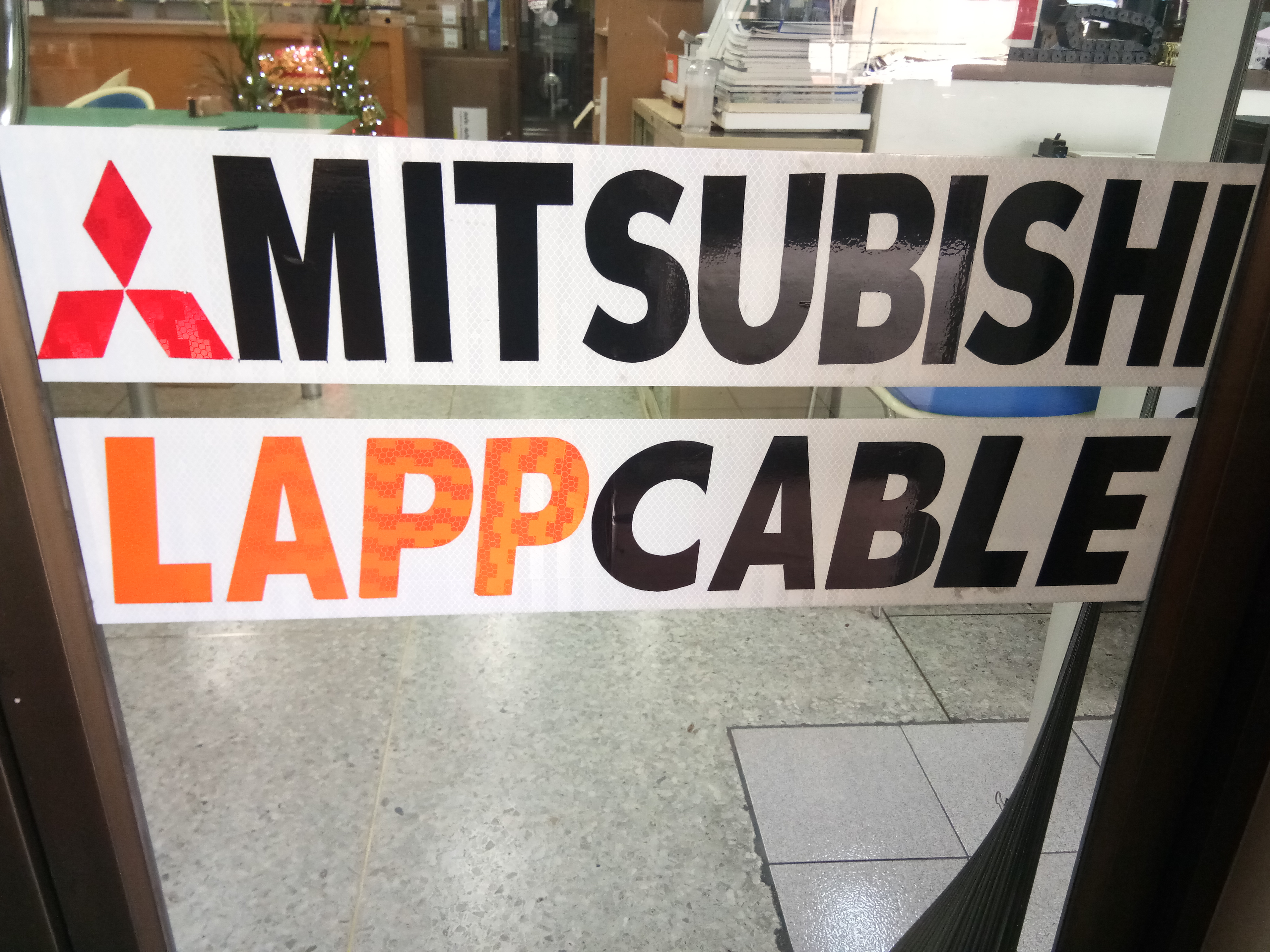 รับตัดสติ๊กเกอร์ 3M สูงสุด 48 นิ้ว ไม่ต้องต่อ ป้ายสติ๊กเกอร์