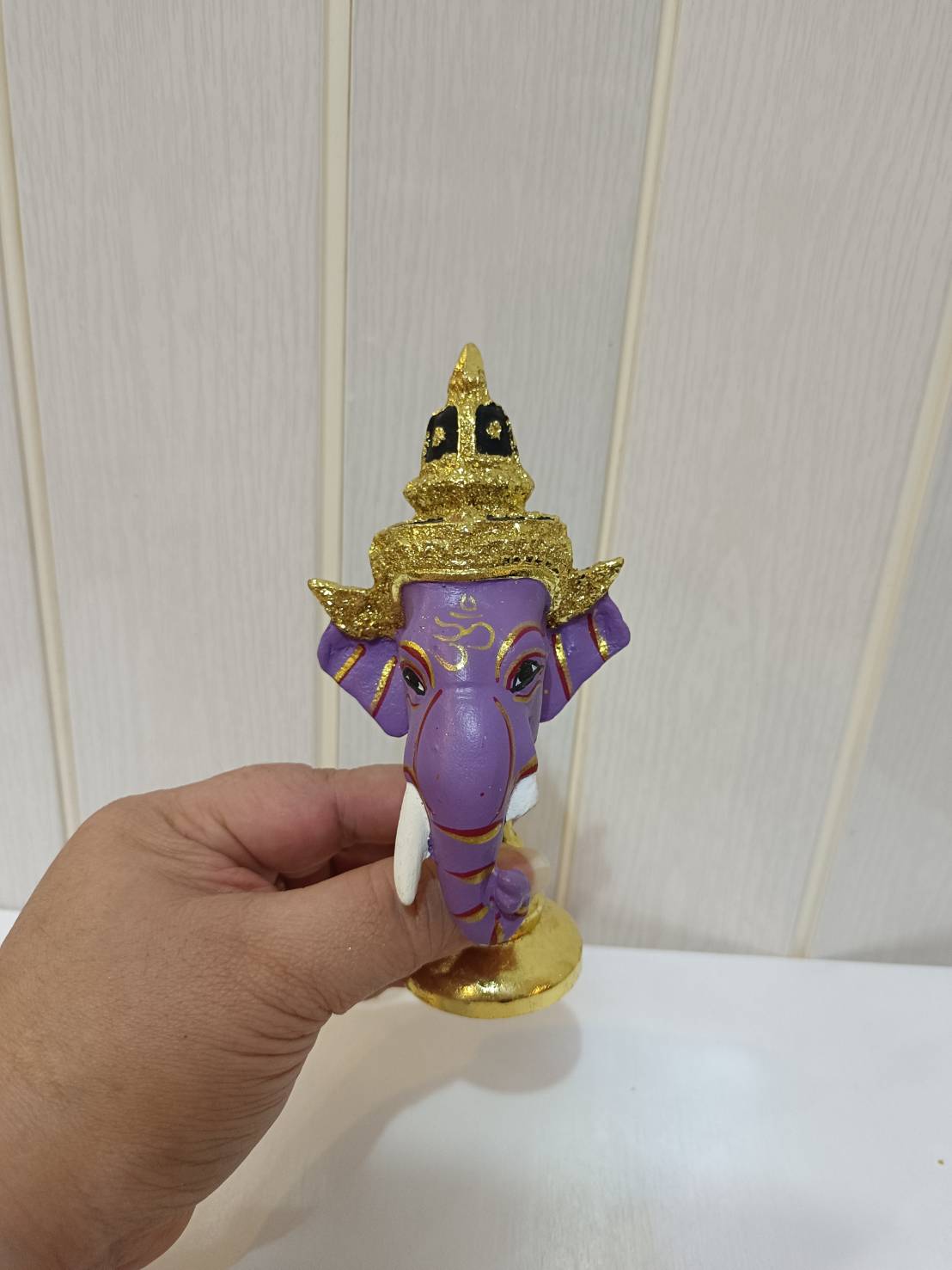 พระพิฆเนศ ขนาดจิ๋ว ขนาดตั้งหน้ารถ พร้อมฐานปิดทอง (สีม่วง)