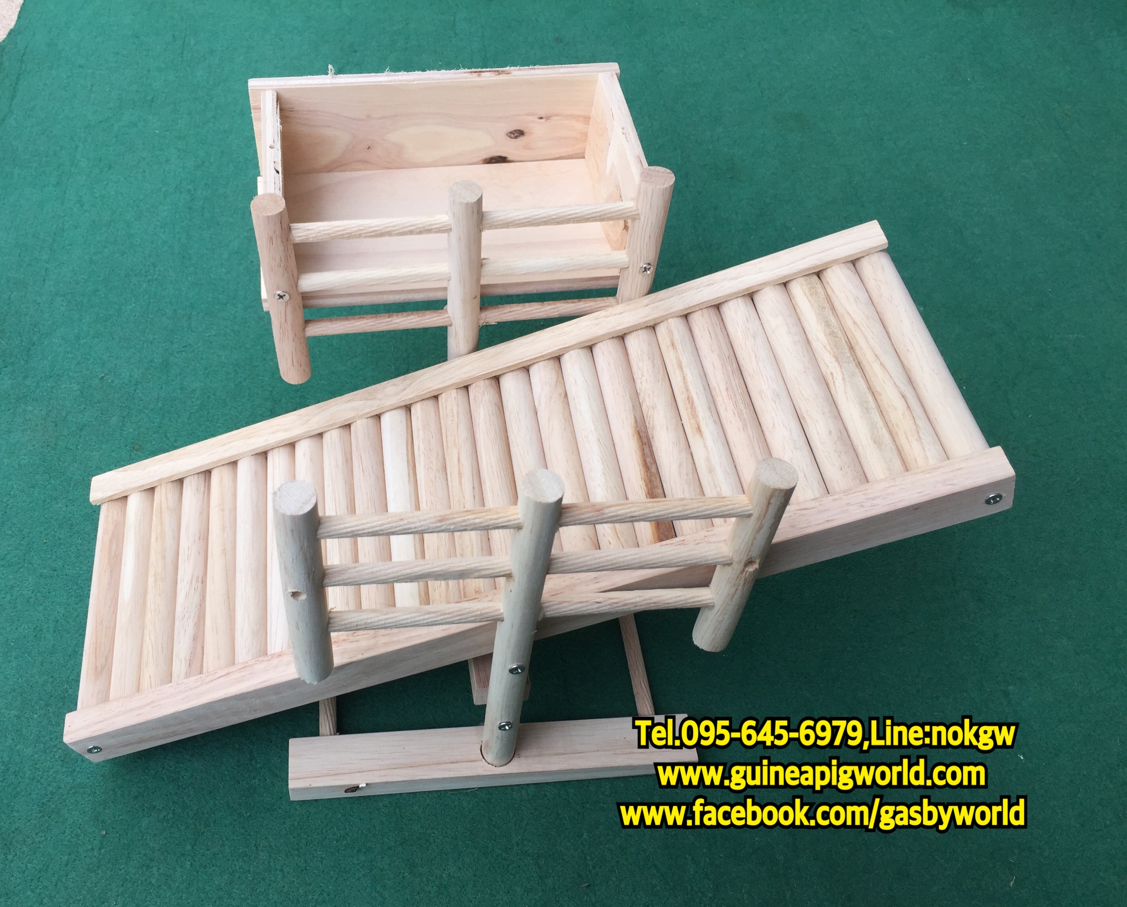 ไม้กระดกพร้อมรางใส่หญ้ามีราวกลาง (Size 47.5x40.5xh.20cm.)