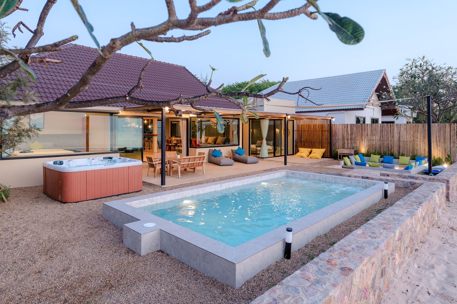 HR15055 บ้านพักติดทะเล The Coastal Vista Beach Villa