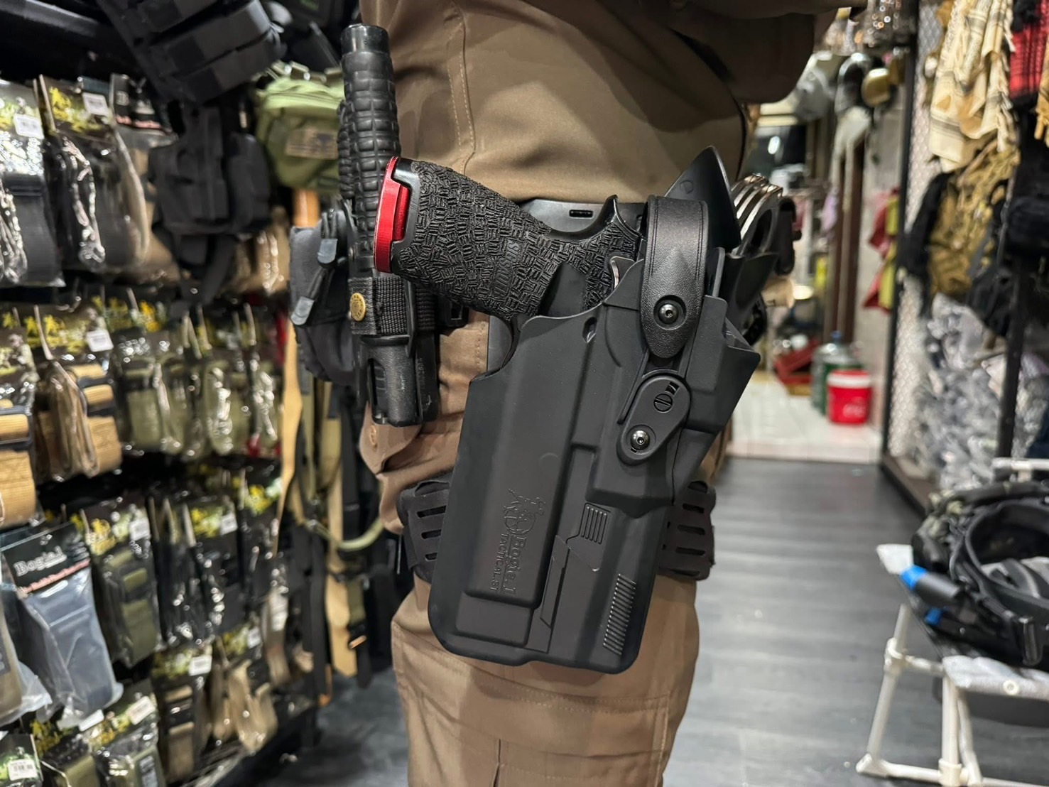 New.ซองปืนพอลิเมอร์ G19 / G17 , SIG P 320 (FR) วัสดุเกรดพรีเมี่ยม ไม่ทำลายเนื้อปืน *** ใช้ใส่ปืนติดดอท ติดไฟฉายได้ เพลทโหลด ปรับ สูง - ต่ำได้ 12 ระดับ สามารถปรับเป็นซองปืนรัดต้นขาได้ ความปลอดภัยสูง ป้องกันการแย่งปืน รุ่นปืน SigP320 / Sig P320 Xfive Legion