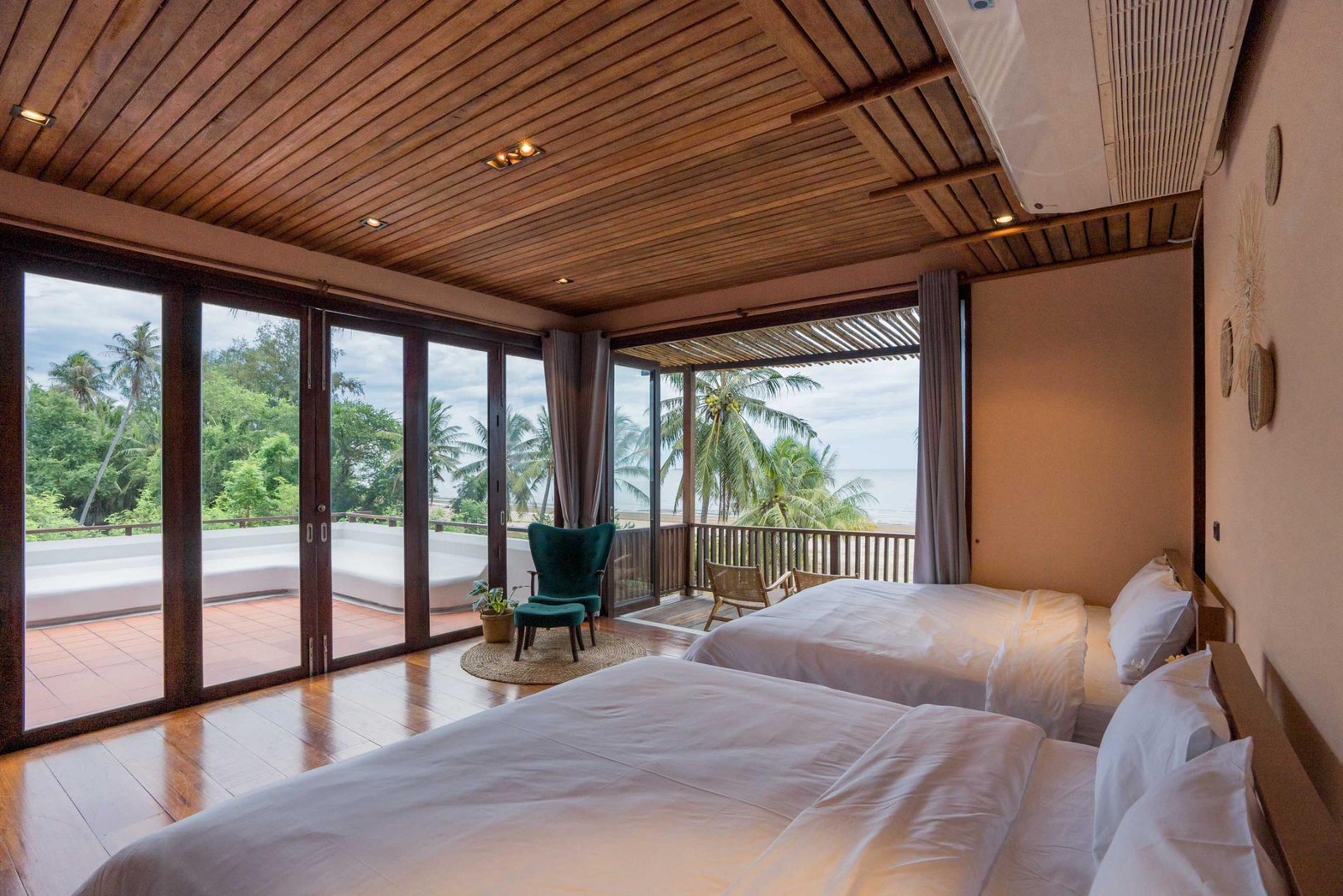 HR15061 บ้านพักติดทะเล The Pamila Beach Villa Kuiburi