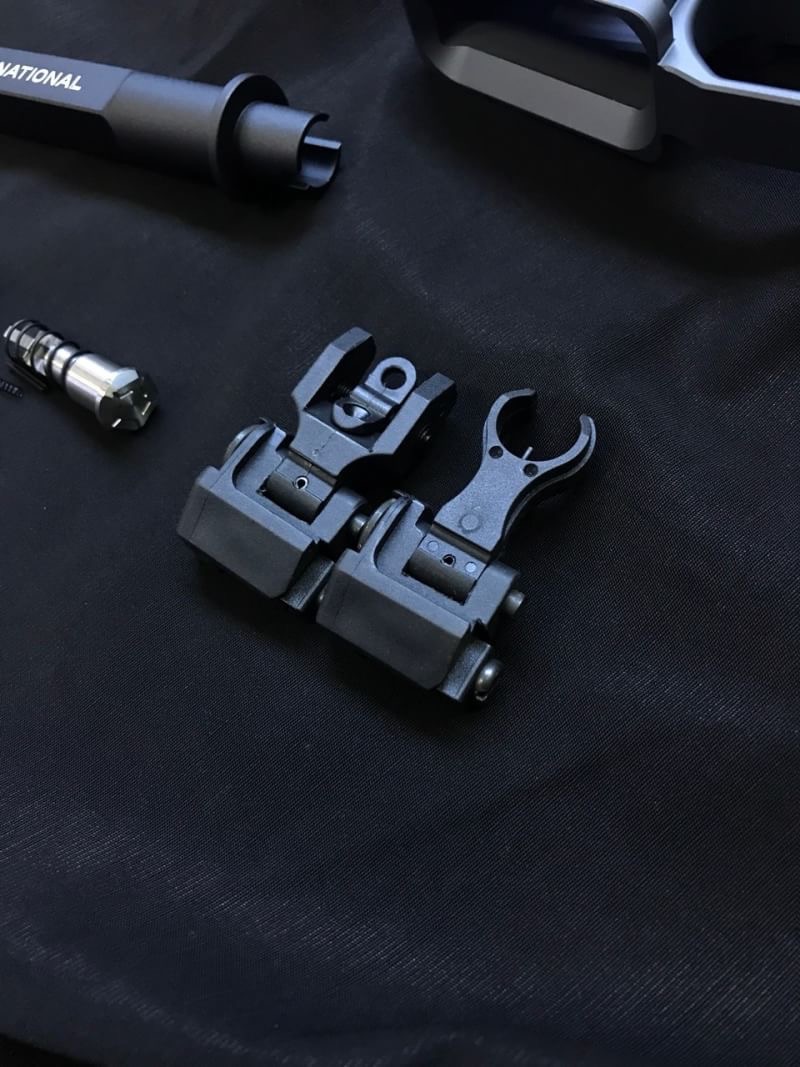 EMG SALIENT ARMS LICENSED SAI GBB KIT FOR MARUI MWS (shot) EMG Salient Arms Licensed SAI GBB Kit for Marui MWS (Long) Suitable for Tokyo Marui MWS Series Airsoft Gas Blow Back GBB Rifle Package Include: Guns Modify CNC Aluminum Body (Cerakote) Long Railed
