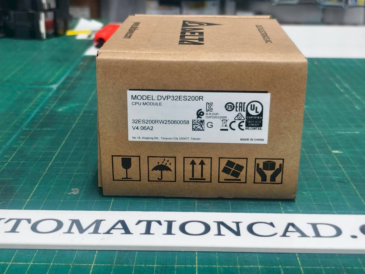 DVP32ES200R PLC DELTA 16DI/16DO DC / RELAY/ 220V