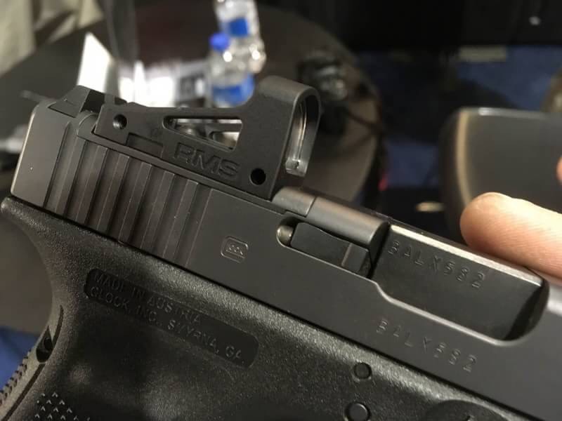 New.GB RMS Reflex Mini Red Dot Sight With Vented Mount and Spacers For Airsoft Glock Pistol Aluminium Black NGA1323 ติดกับปืน GLOCK 17 / 18 / 19 และ ปืนยาว M4 CMMG .22 ราคาพิเศษ
