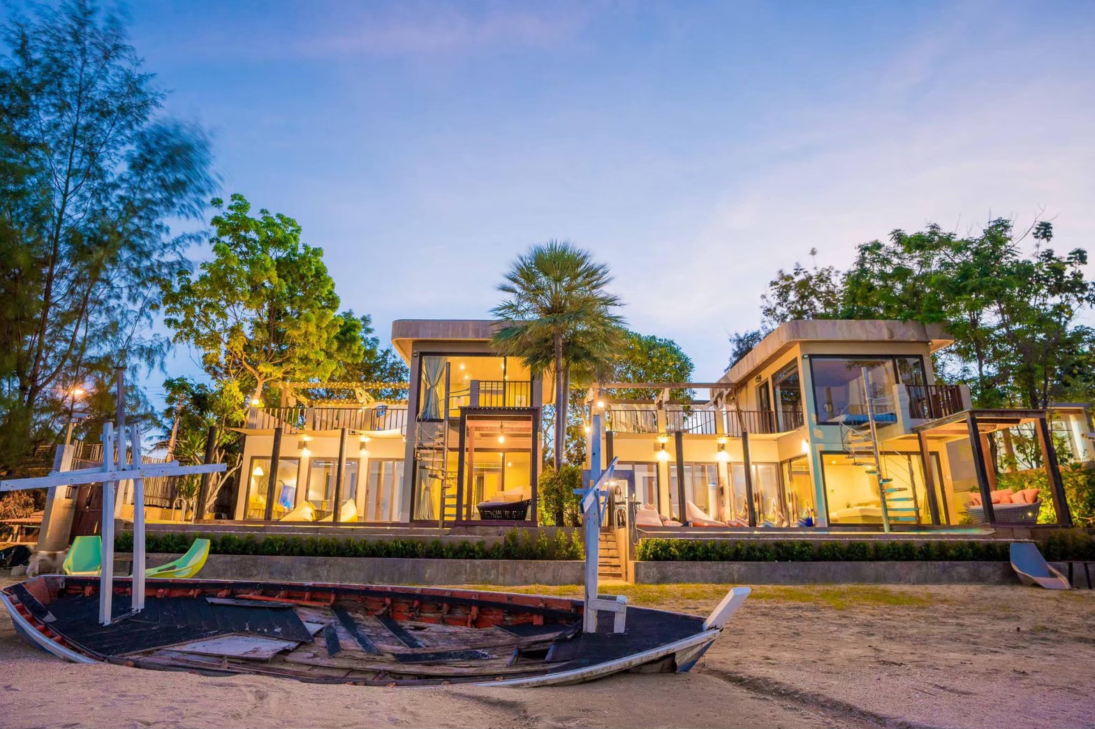 HR15064 บ้านพักติดทะเล The Ocean Beach Villa, Sam Roi Yod.