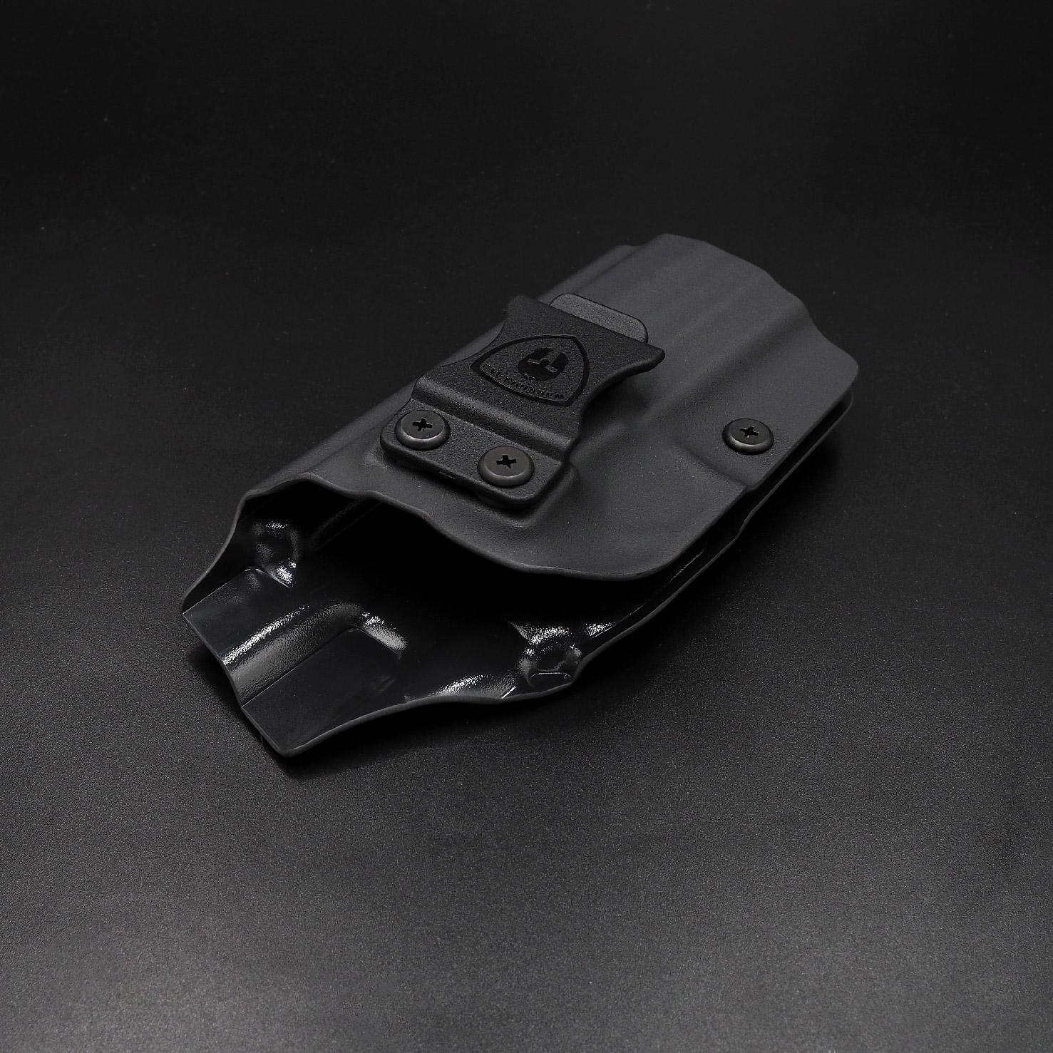 New.ซองปืนพกใน Kydex Sig Sauer P320 ( Warriorland ) IWB Kydex Holster (Serie B) Warriorland -ใช้สำหรับรุ่น Sig Sauer P320 Full Size / P320 Compact / P320 X Carry Pistol -ตัวซองผลิตจากแผ่น Kydex คุณภาพดี -ทำความสะอาดได้ง่าย ล้างคราบสกปรกออกง่าย -คงรูป ไม่ห