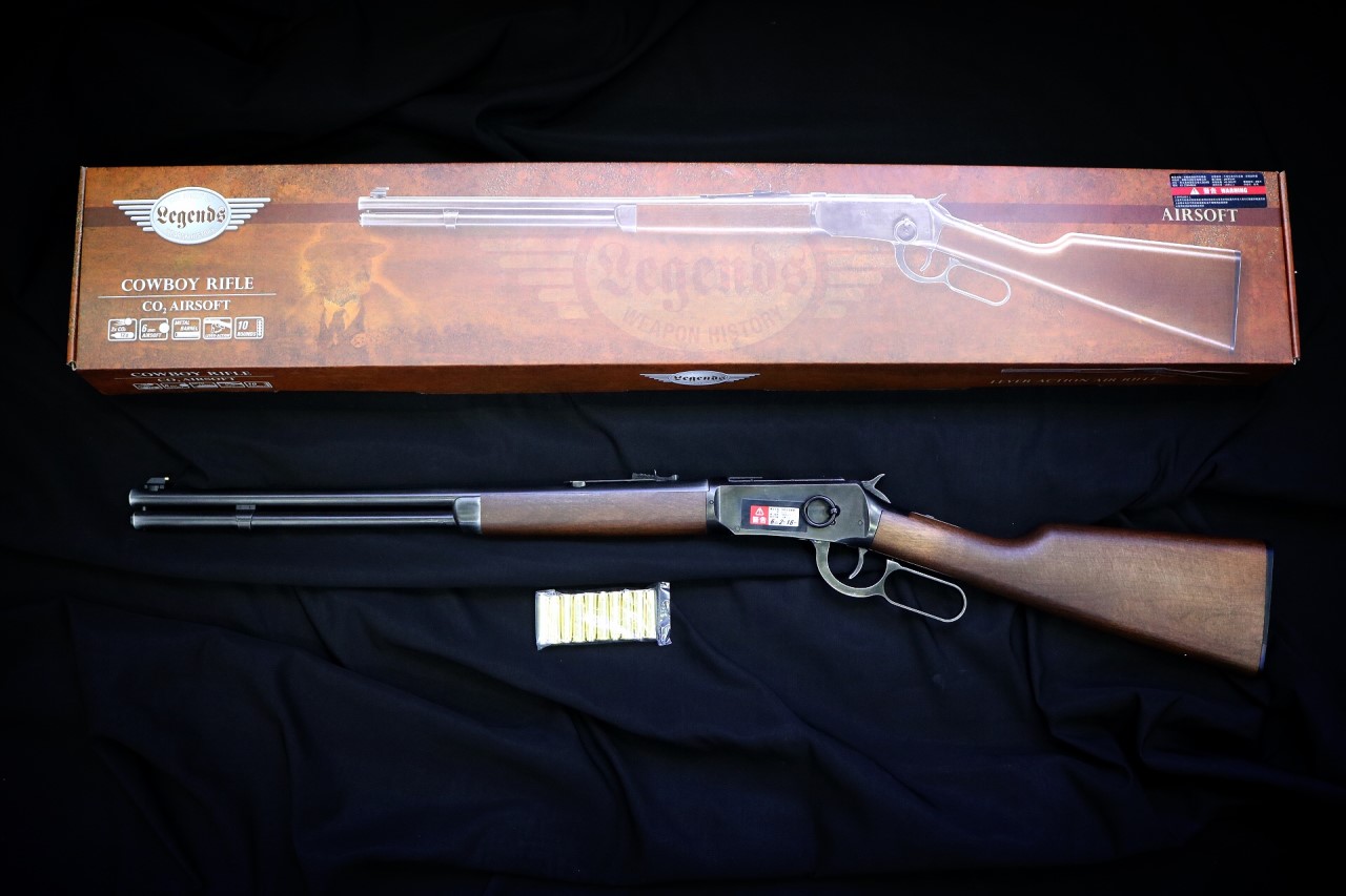 https://youtu.be/f9Qk0vYoOpg Umarex Legends Cowboy Lever Action Rifle ราคา: 11,500 บาท * ระบบ CO2 * คัดปลอก * ระบบคานเหวี่ยง * บอดี้โลหะ * บรรจุ 10 นัด * ศูนย์หน้าตายตัว * ศูนย์หลังปรับได้ * พานท้ายโพลิเมอร์ * ใช่ปลอกร่วม กับ Peacemaker ได้ * บรรจุ co2 ใน