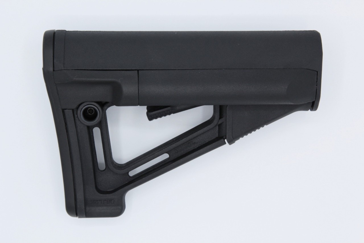 พานท้าย Magpul STR คุณสมบัติ : #สำหรับใช้กับแกนพานท้ายยืดหด #มีรูสำหรับติดหูกวินได้ที่บริเวณด้านล่าง ทำให้สะดวกเวลาติดตั้งสายสะพายปืน #มาพร้อมยางรองพานท้ายอย่างดี #มีช่องสำหรับเก็บอุปกรณ์ เช่น แบตเตอรี่ ให้ถึง2ช่อง มี2สีให้เลือก #สีดำ #สีทราย