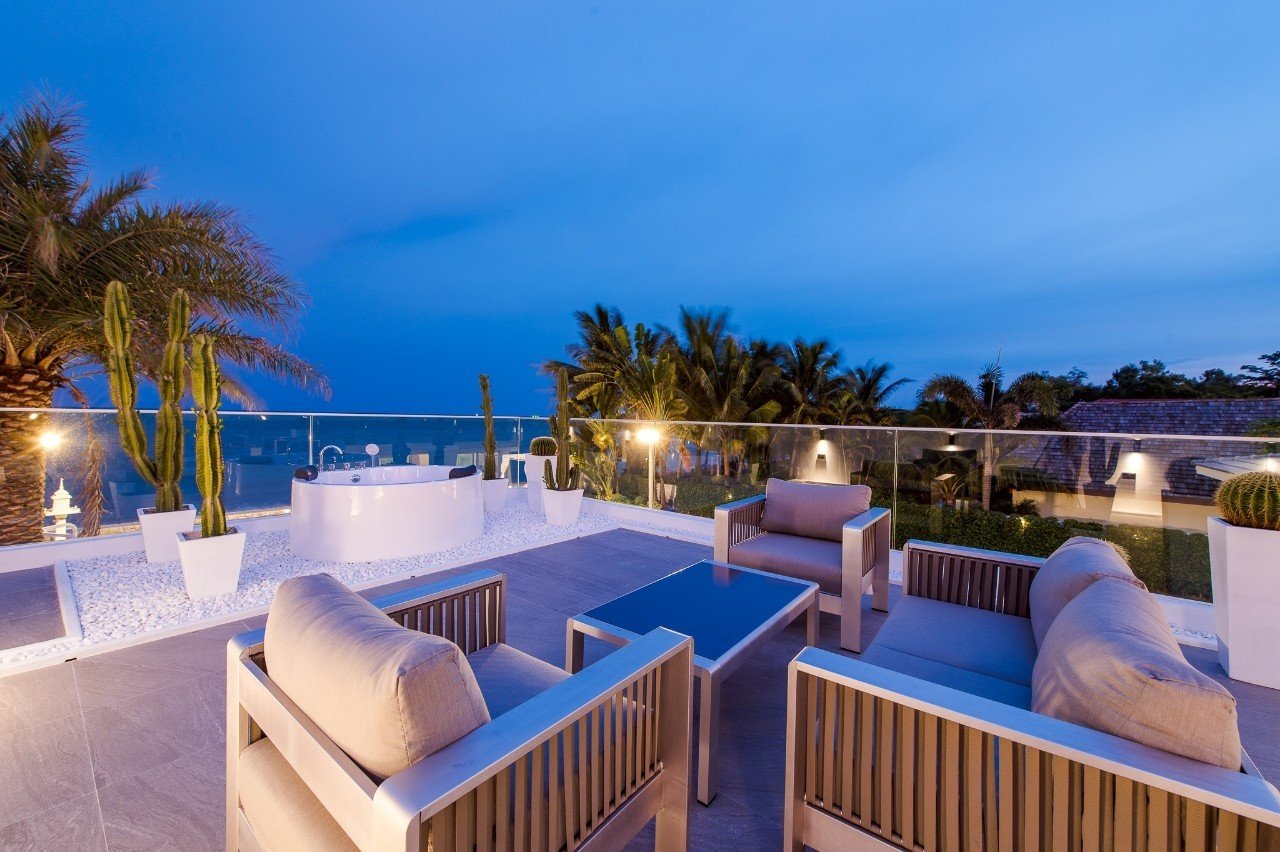 HR15030 บ้านพักติดทะเล The Vacation Beach Pool Villa Cha Am