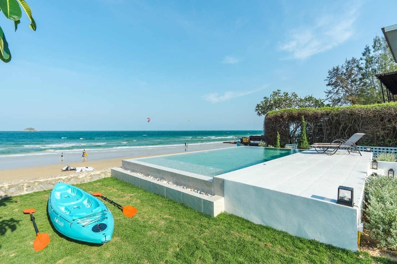 HR15076 บ้านพักติดทะเลหัวหิน The Luxe Beach Villa