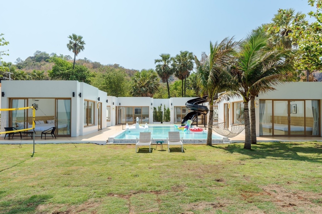 HR15080 The Bristol Beach Huahin Pool villa