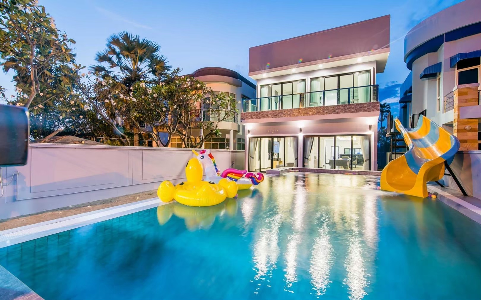 HR15063 บ้านพักติดทะเล The Blue Sky Villa Pranburi