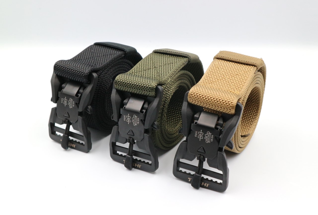 Magnetic belt #906 หัวเข็มขัดเป็น Polymer ฝังแม่เหล็ก ใช้งานง่าย หัวล็อคไว ปลดล็อคไว แค่ดึงเชือก สายผลิตจาก Nylon แท้ 100% สายมีความแข็ง สามารถเกี่ยวอุปกรณ์ต่างๆได้ ความยาว 125 cm. (free size) กว้าง 1.5" 3 สี ดำ เขียว ทราย ราคาส่ง